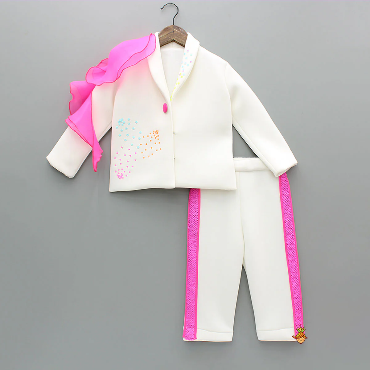 Embellished White Blazer Style Top With Pant And Bow Hairclip - Image 3