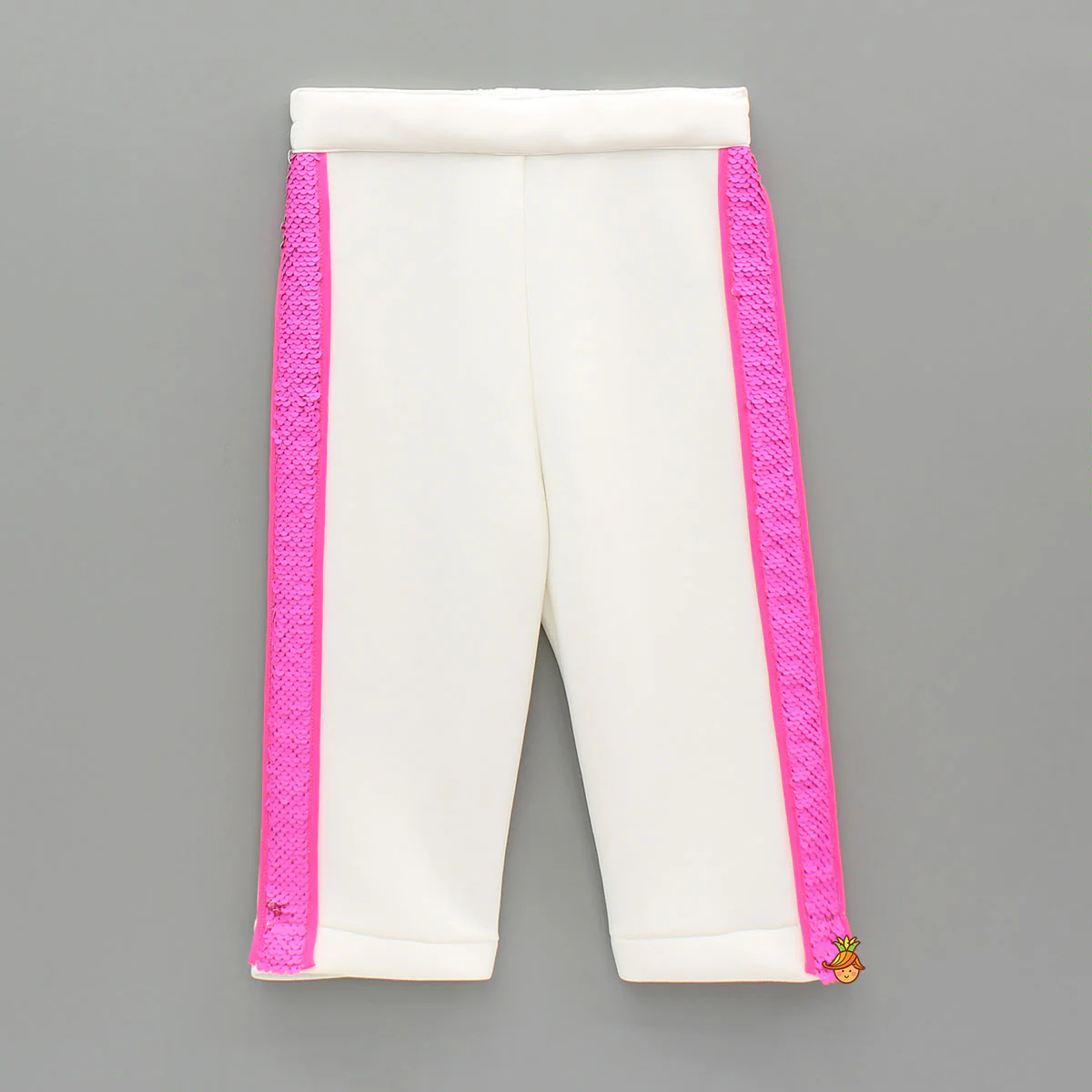 Embellished White Blazer Style Top With Pant And Bow Hairclip - Image 5