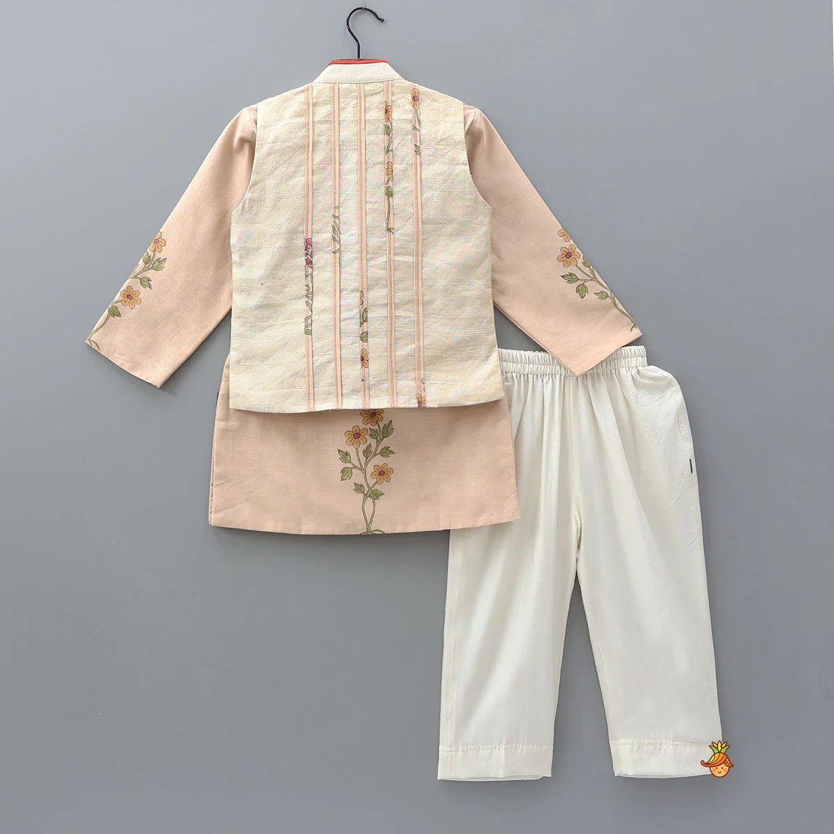 Ethnic Floral Printed Kurta With Pocket Detail Jacket And Pyjama - Image 2
