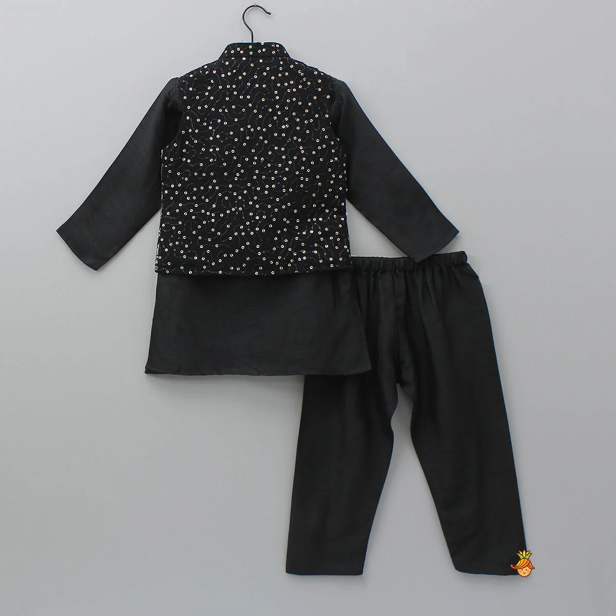 Elegant Kurta And Floral Embroidered Jacket With Pyjama - Image 2