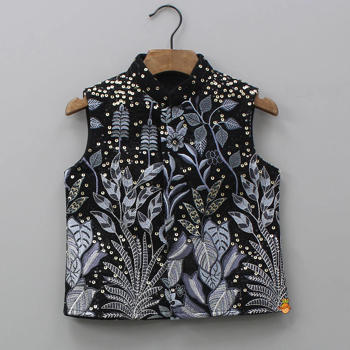 Elegant Kurta And Floral Embroidered Jacket With Pyjama - Image 6