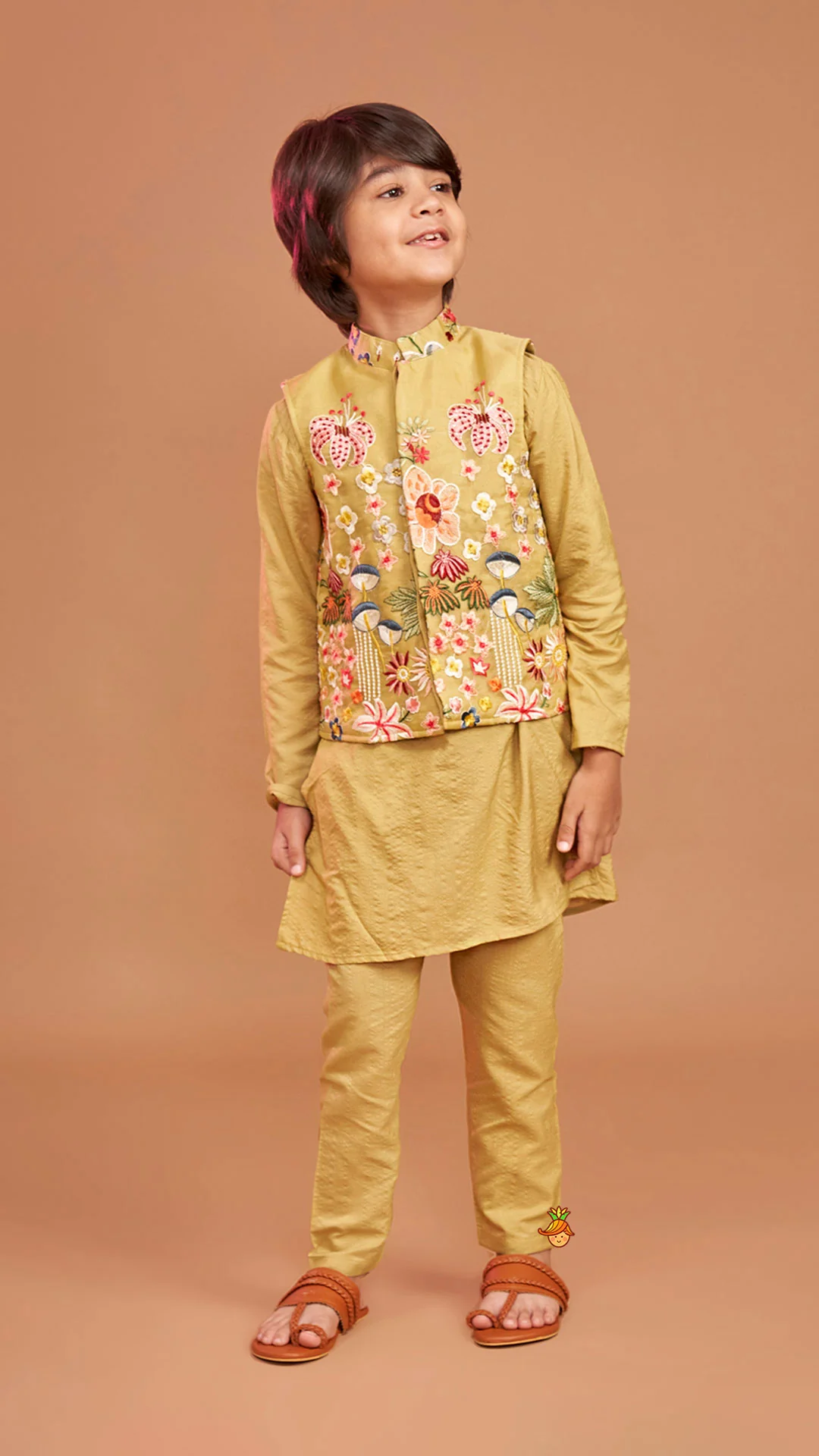 Ethnic Kurta And Floral Embroidered Jacket With Pyjama - Image 3