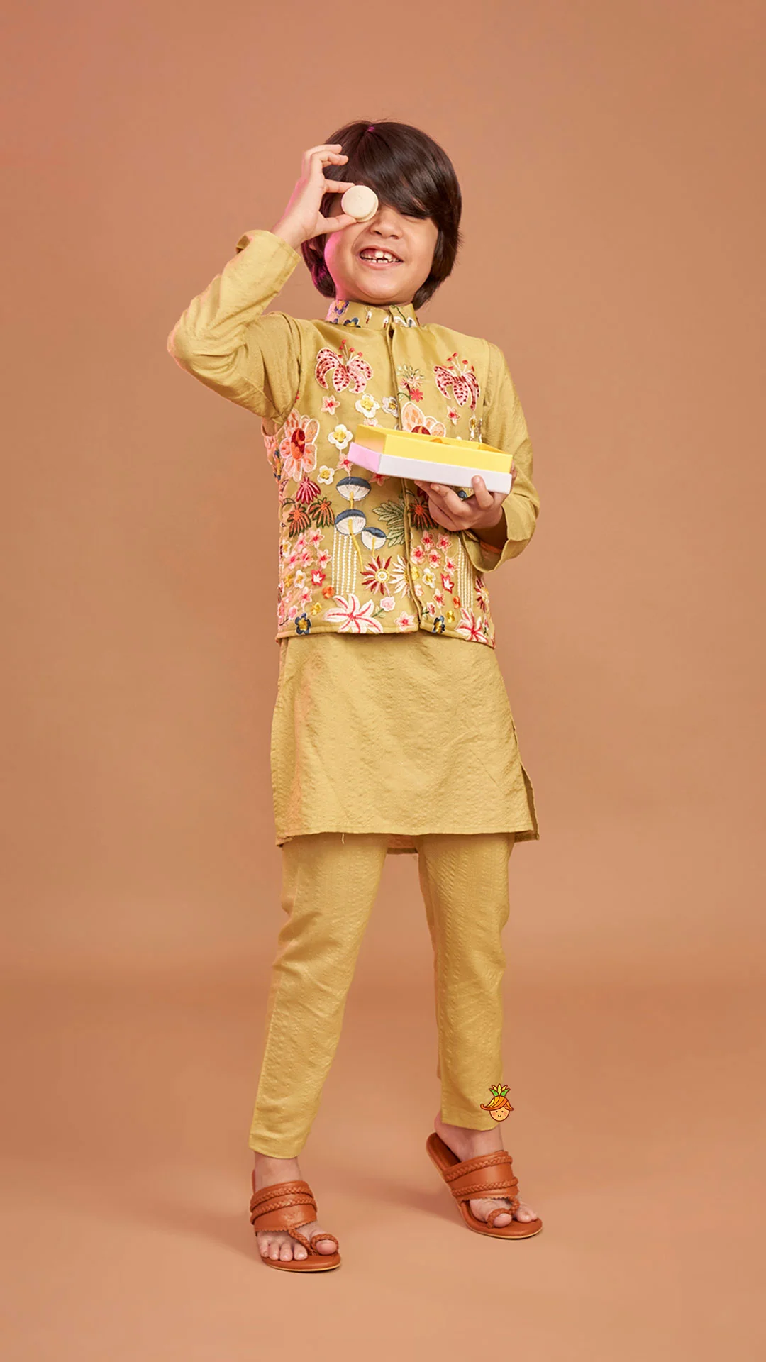 Ethnic Kurta And Floral Embroidered Jacket With Pyjama - Image 4