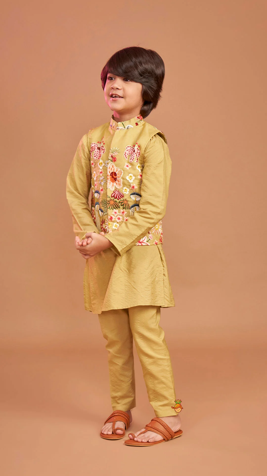 Ethnic Kurta And Floral Embroidered Jacket With Pyjama - Image 5