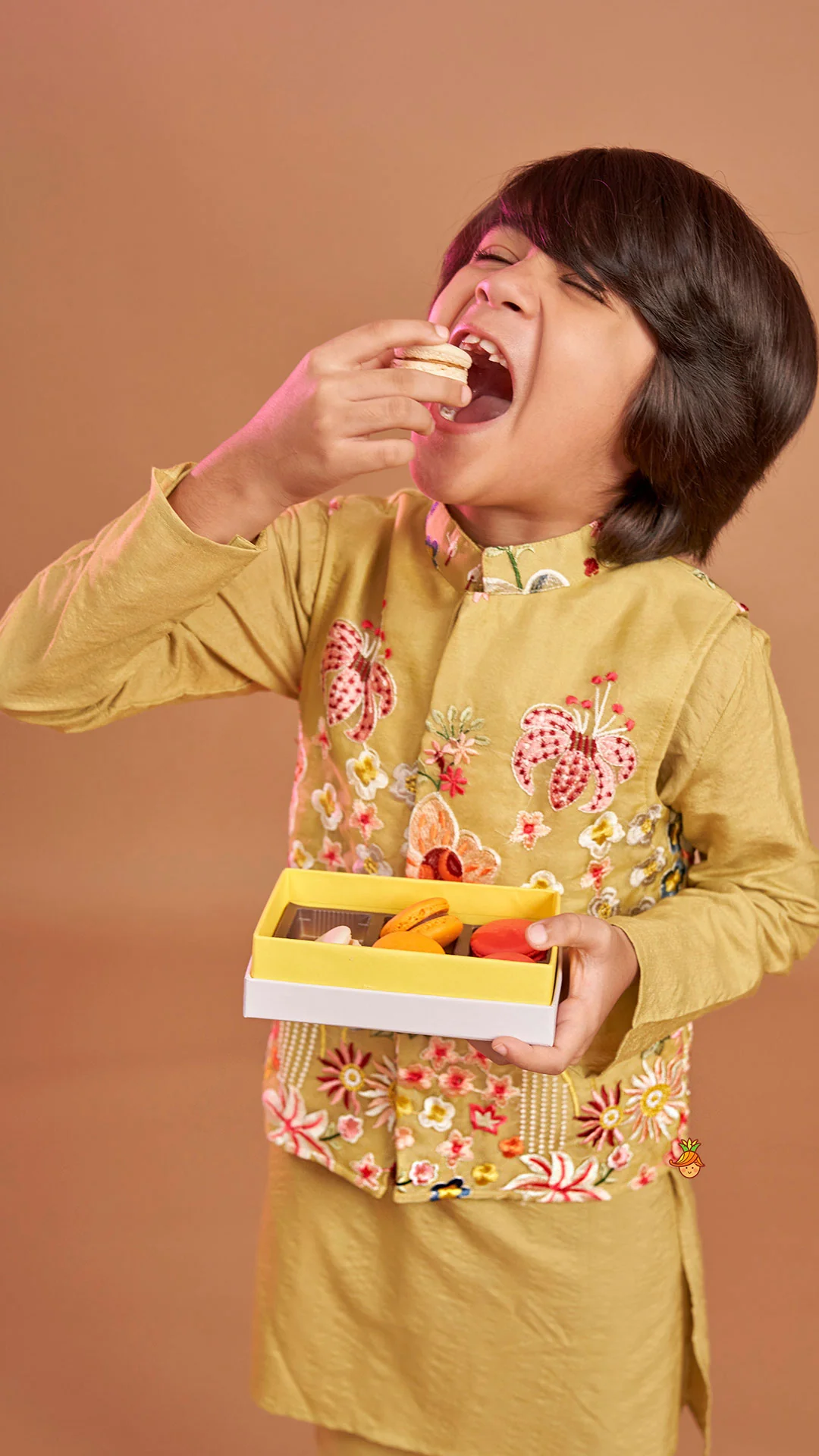 Ethnic Kurta And Floral Embroidered Jacket With Pyjama - Image 7