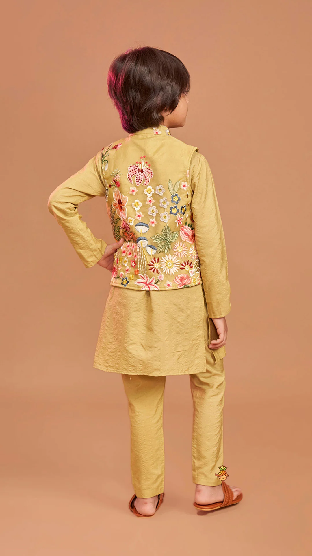 Ethnic Kurta And Floral Embroidered Jacket With Pyjama - Image 8