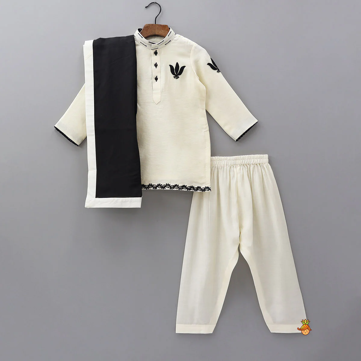 Ethnic Kurta And Salwar With Contrasting Stole