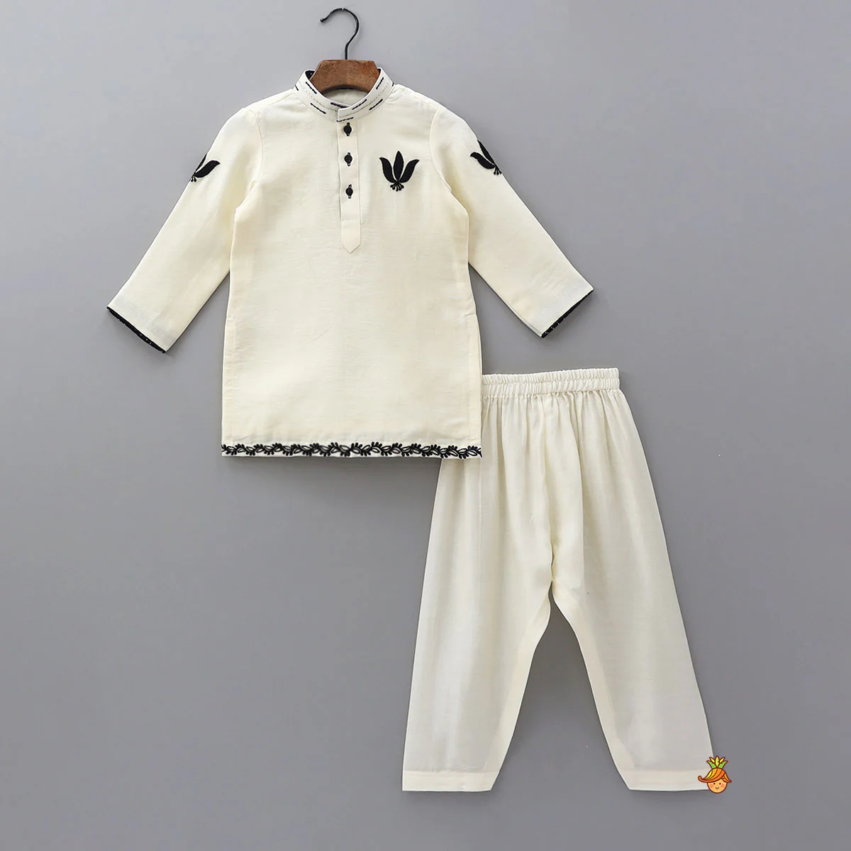 Ethnic Kurta And Salwar With Contrasting Stole - Image 3