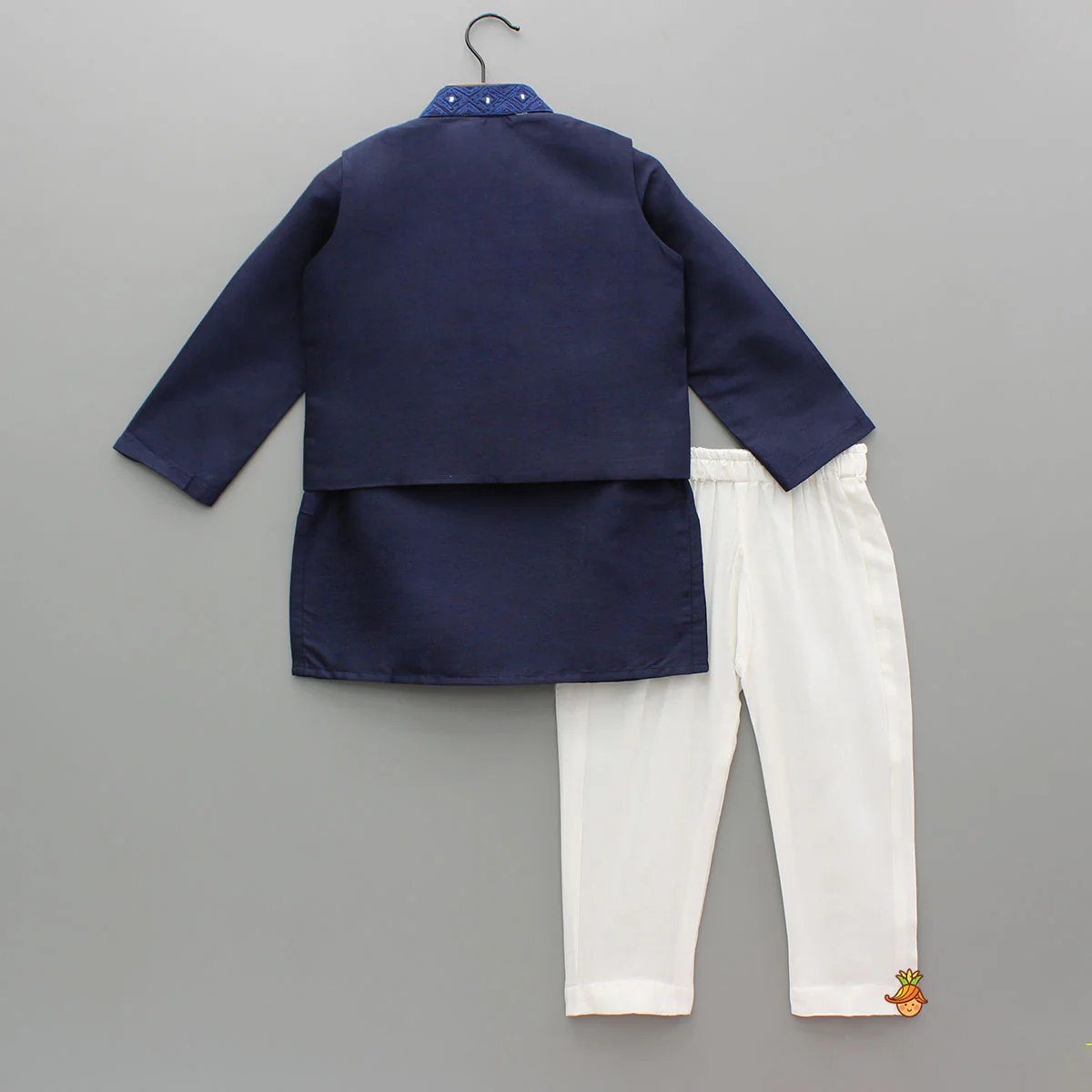 Ethnic Kurta With Diagonal Button Detail Jacket And Pyjama - Image 2