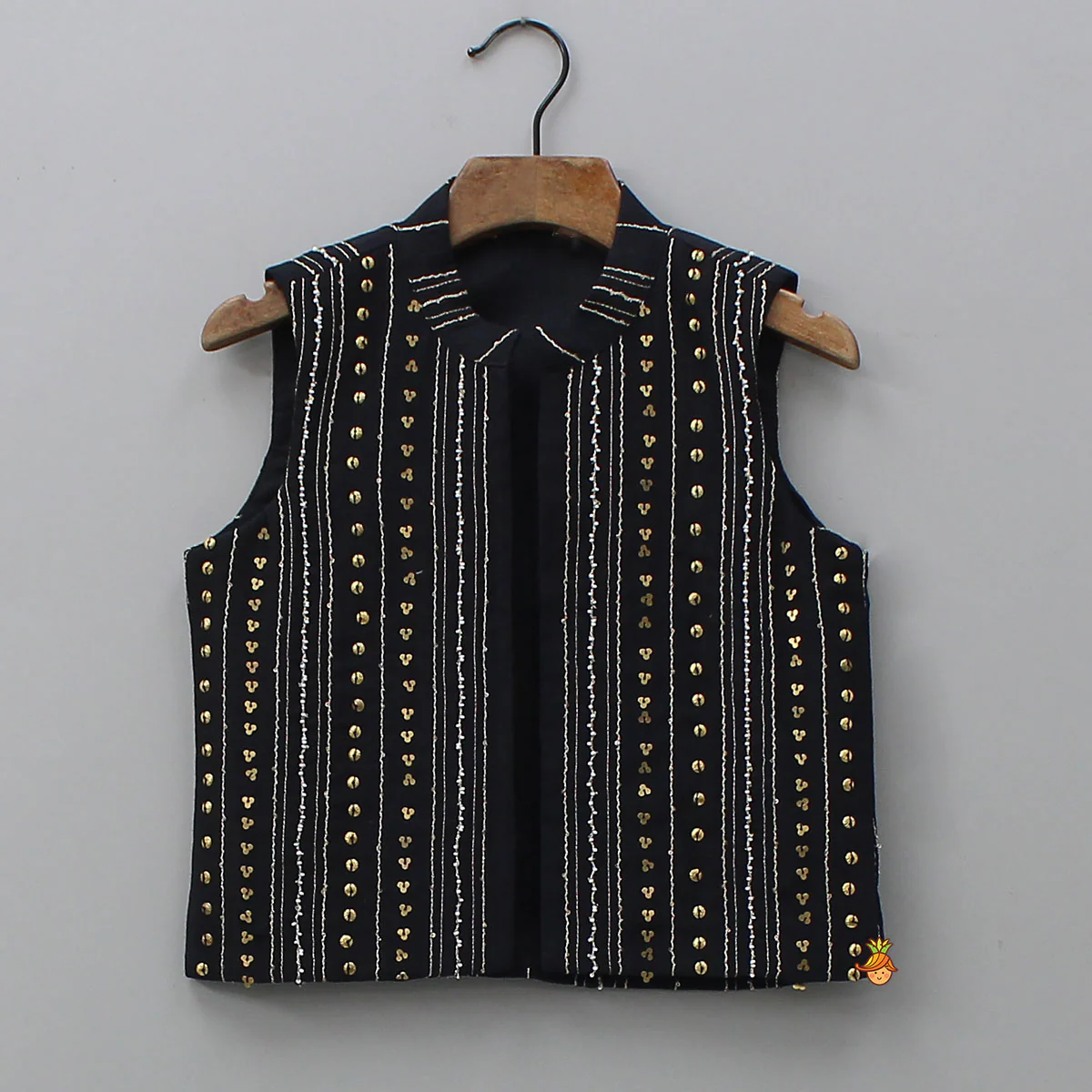Ethnic Kurta With Hand-Sequins Embroidered Jacket And Pyjama - Image 6