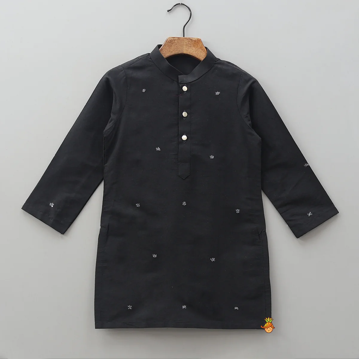 Ethnic Kurta With Pocket Detail Embroidered Jacket And Pyjama - Image 4