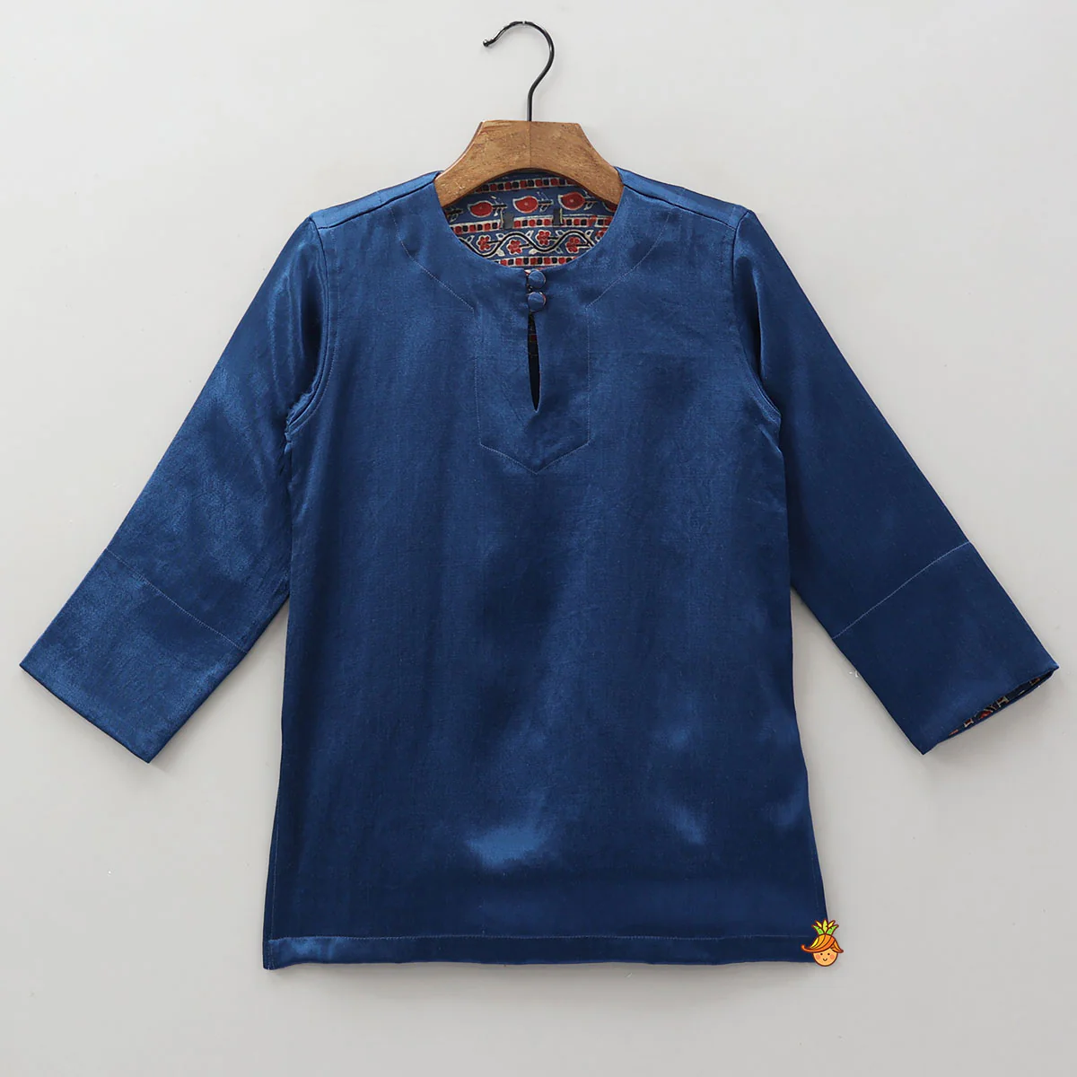 Ethnic Kurta With Three Pocket Detail Jacket And Pyjama - Image 4