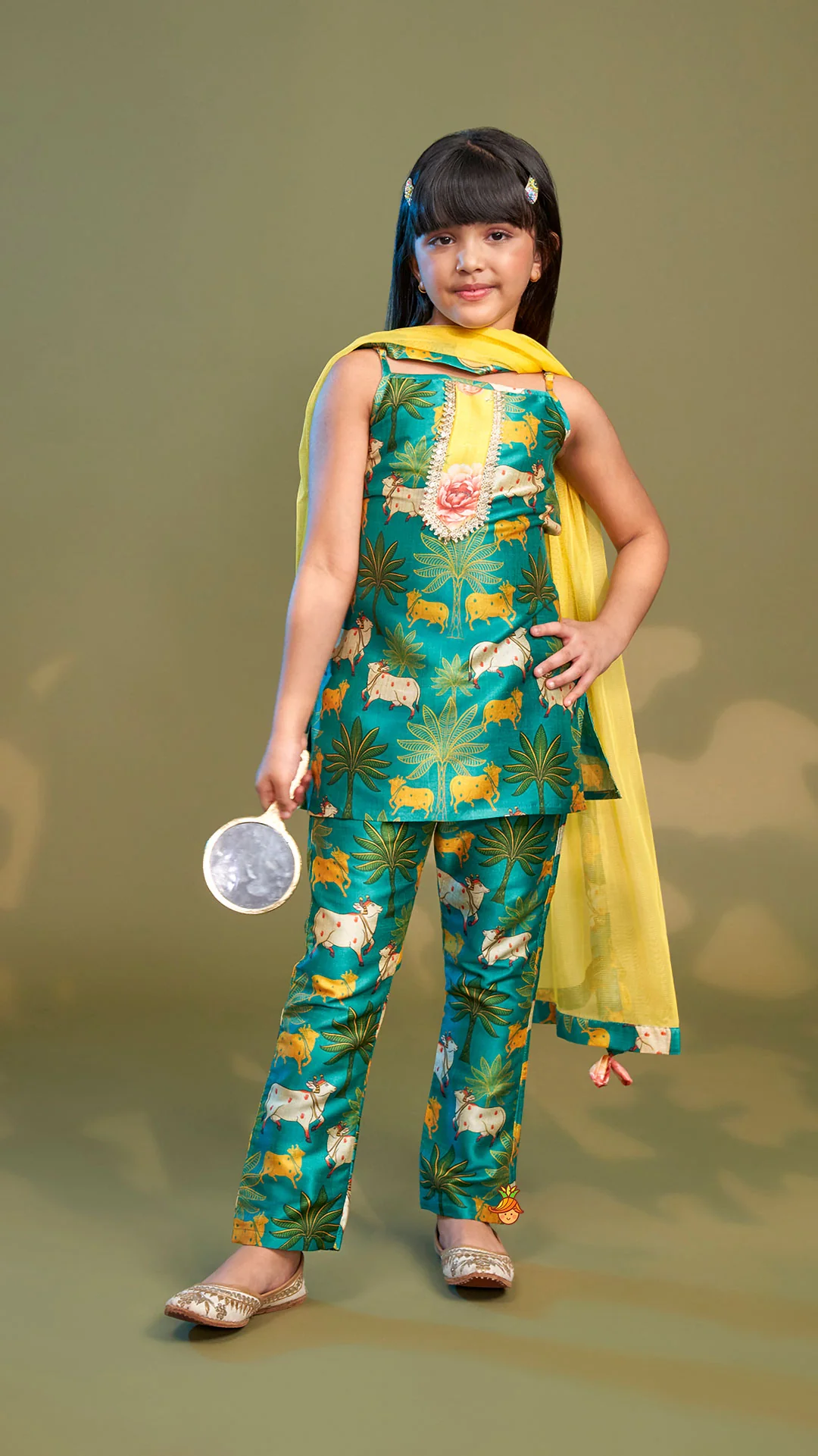 Ethnic Printed Kurti And Pant With Net Dupatta - Image 3