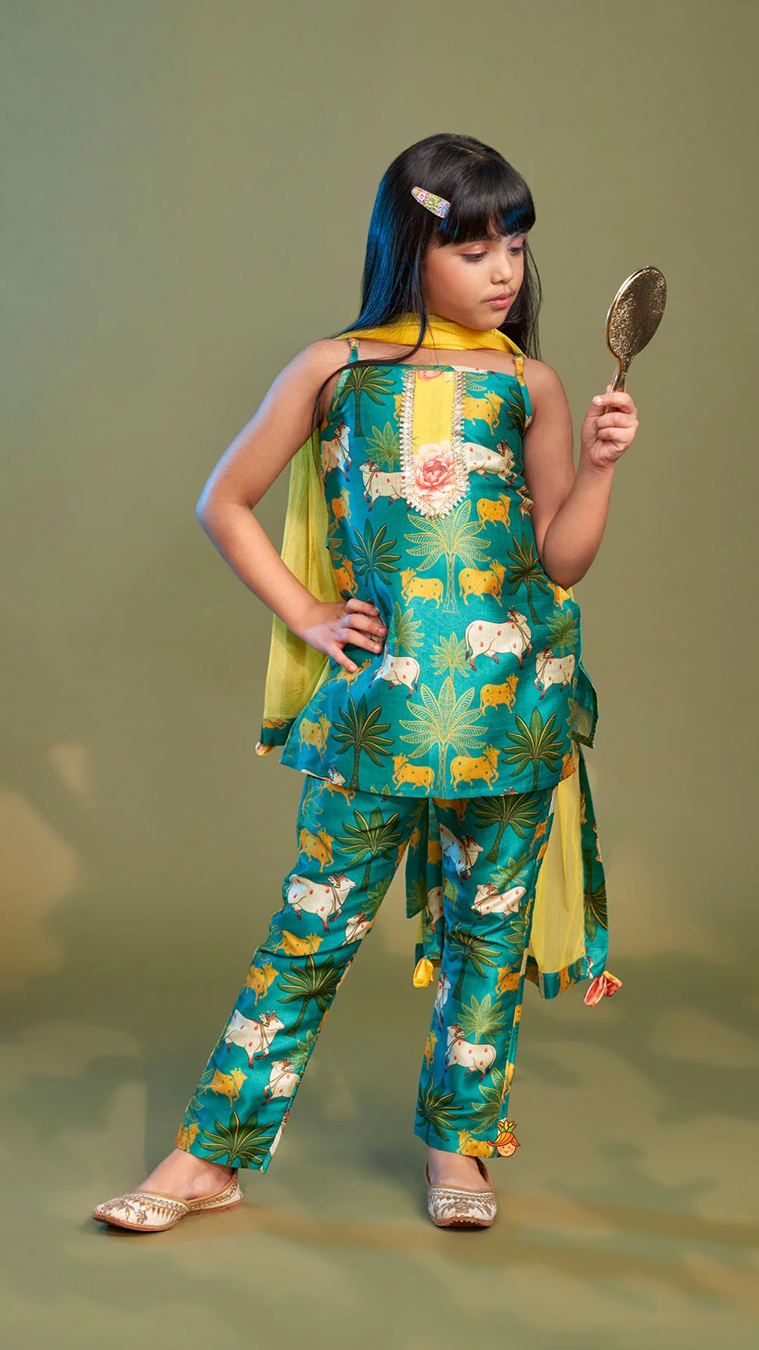 Ethnic Printed Kurti And Pant With Net Dupatta - Image 4