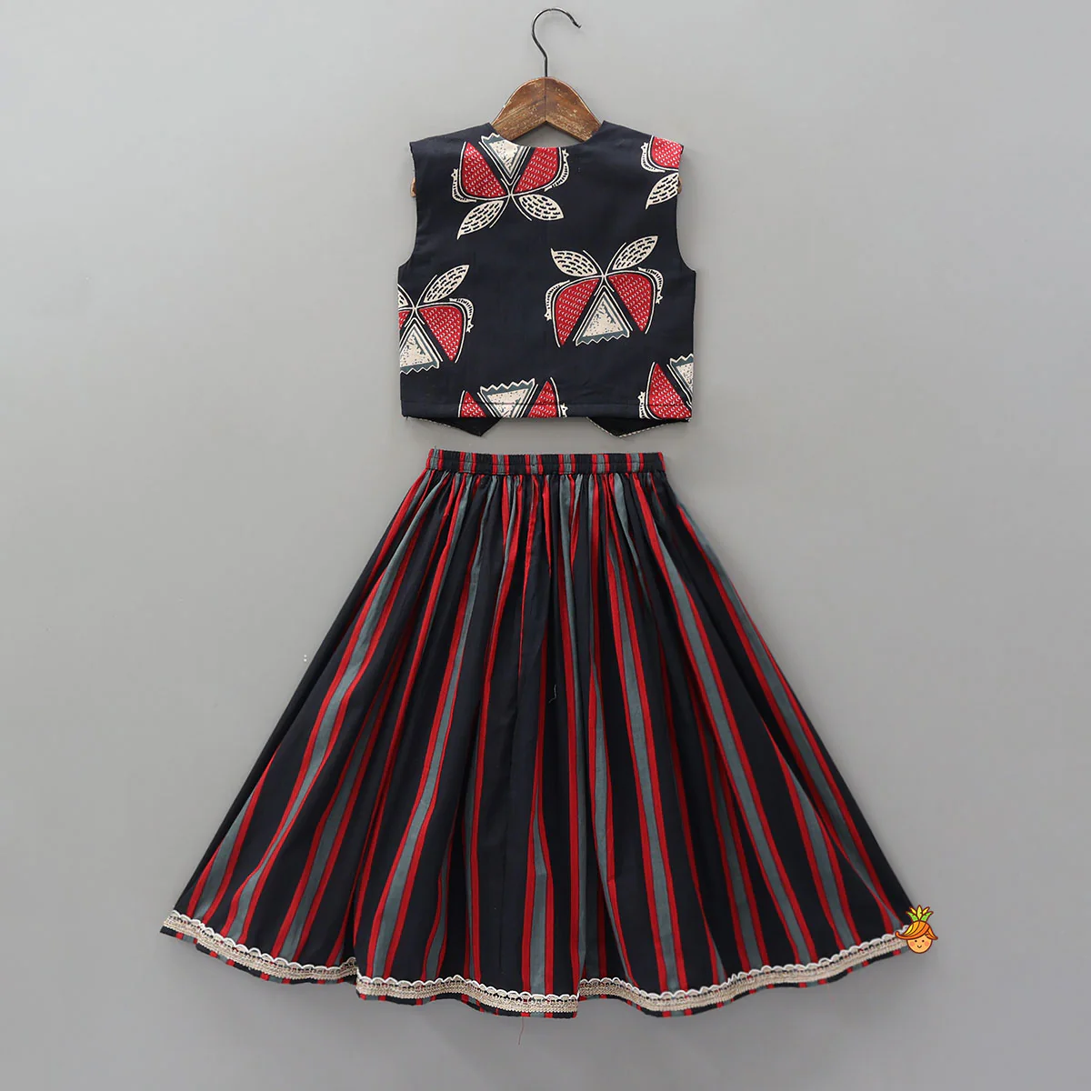 Faux Pocket Printed Top And Lehenga - Image 2