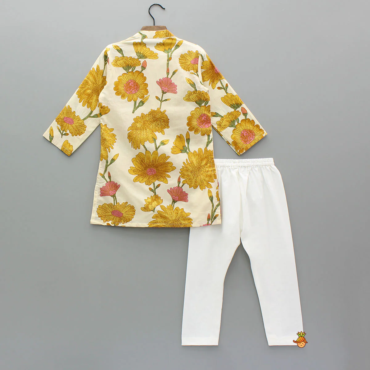 Floral Print Stylish Kurta With Pyjama - Image 2
