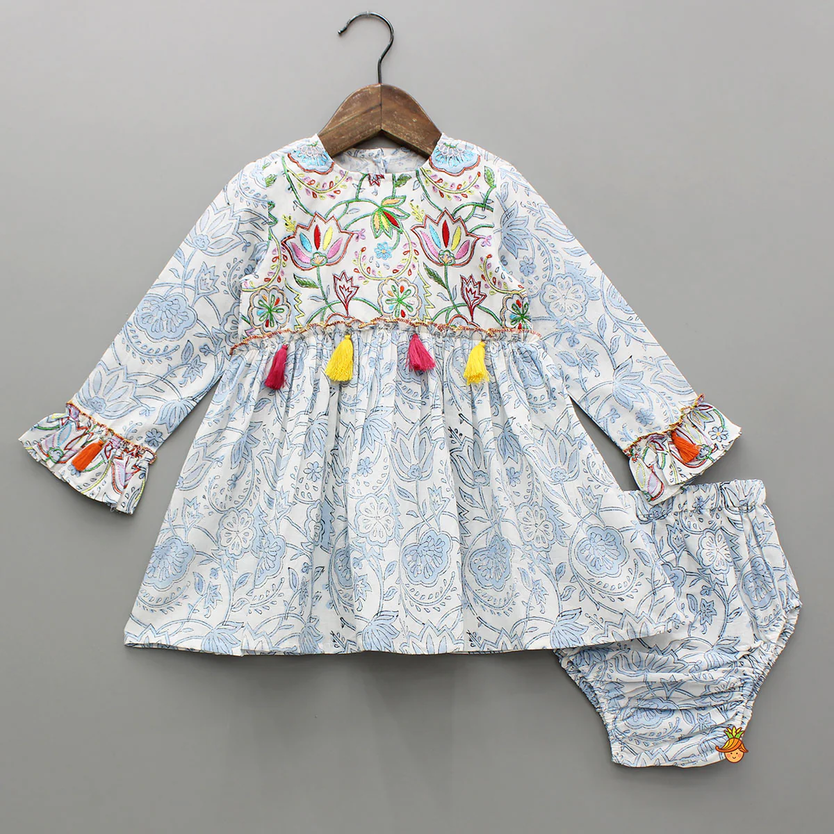 Floral Printed Dress With Bloomer And Headband - Image 3