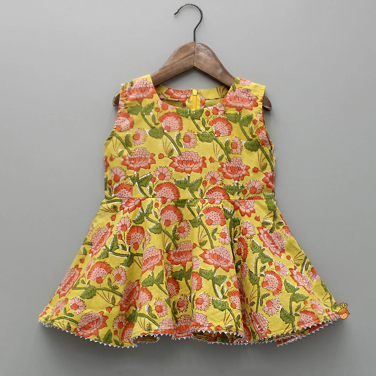 Floral Printed Flared Top And Tiered Sharara With Green Dupatta - Image 4