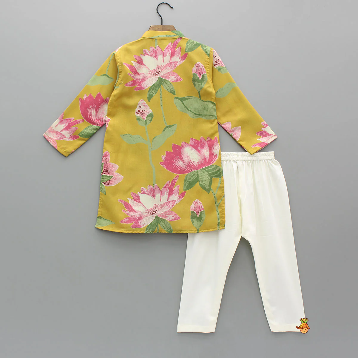 Floral Printed Pin Tuck Detailed Kurta With Pyjama - Image 2