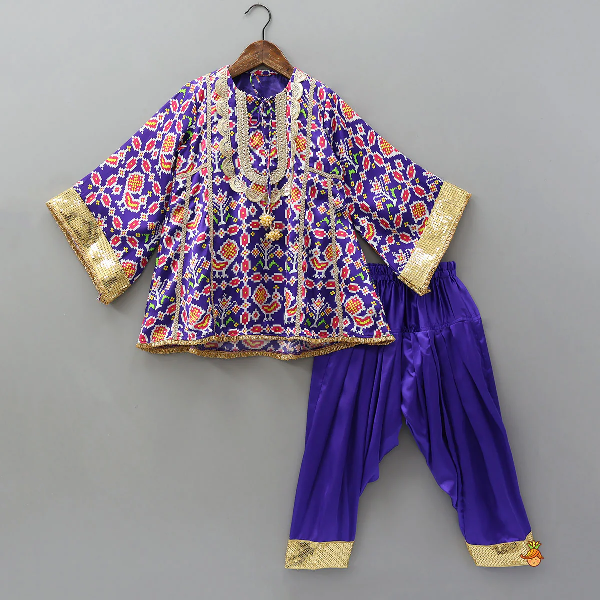 Front Knot Detail Patola Printed Kurti With Salwar And Contrasting Dupatta - Image 3
