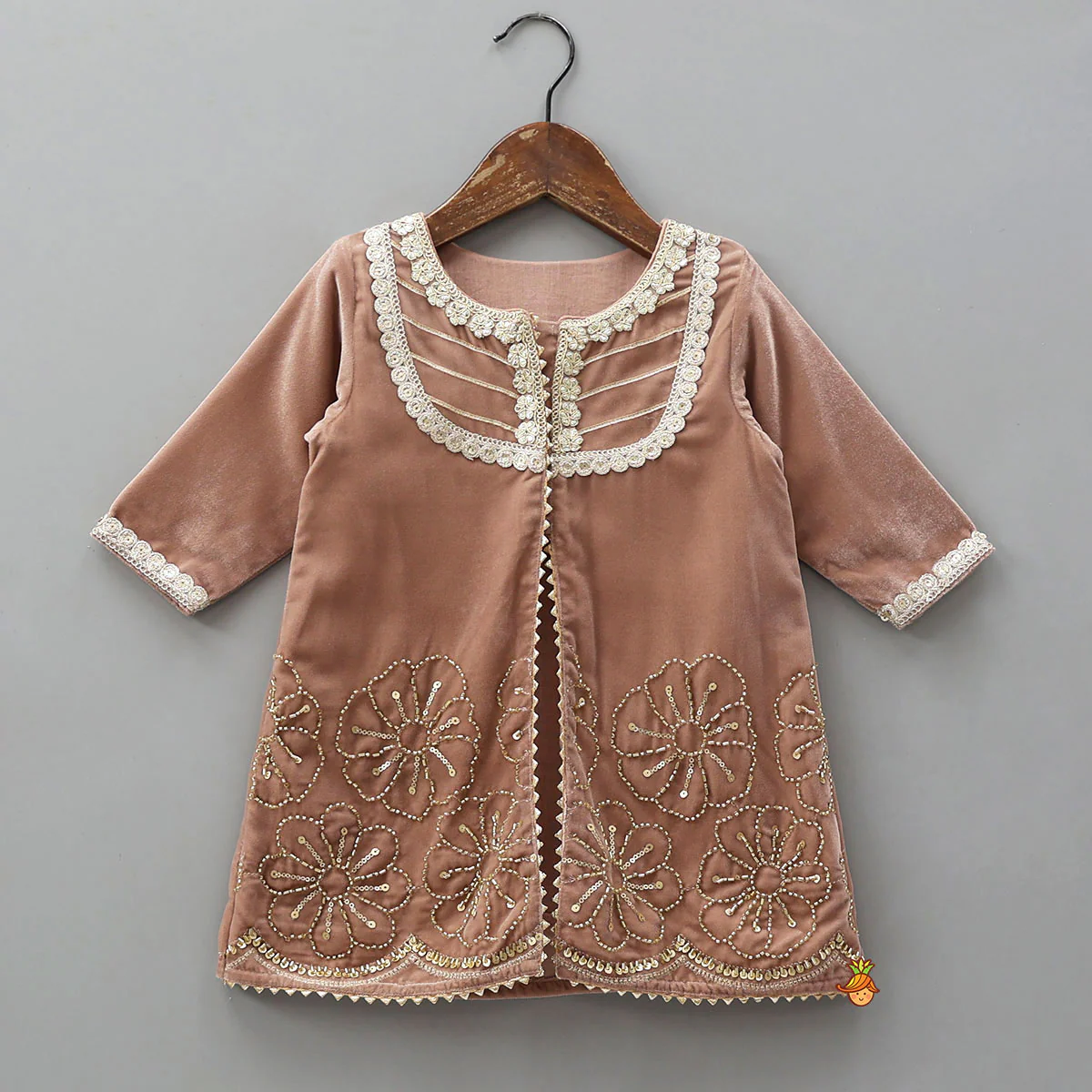 Front-Slit Velvet Kurti And Pant With Dupatta - Image 4