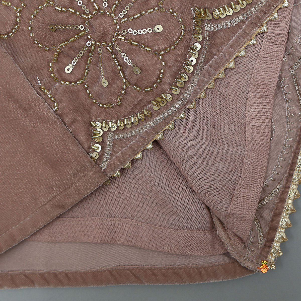 Front-Slit Velvet Kurti And Pant With Dupatta - Image 6