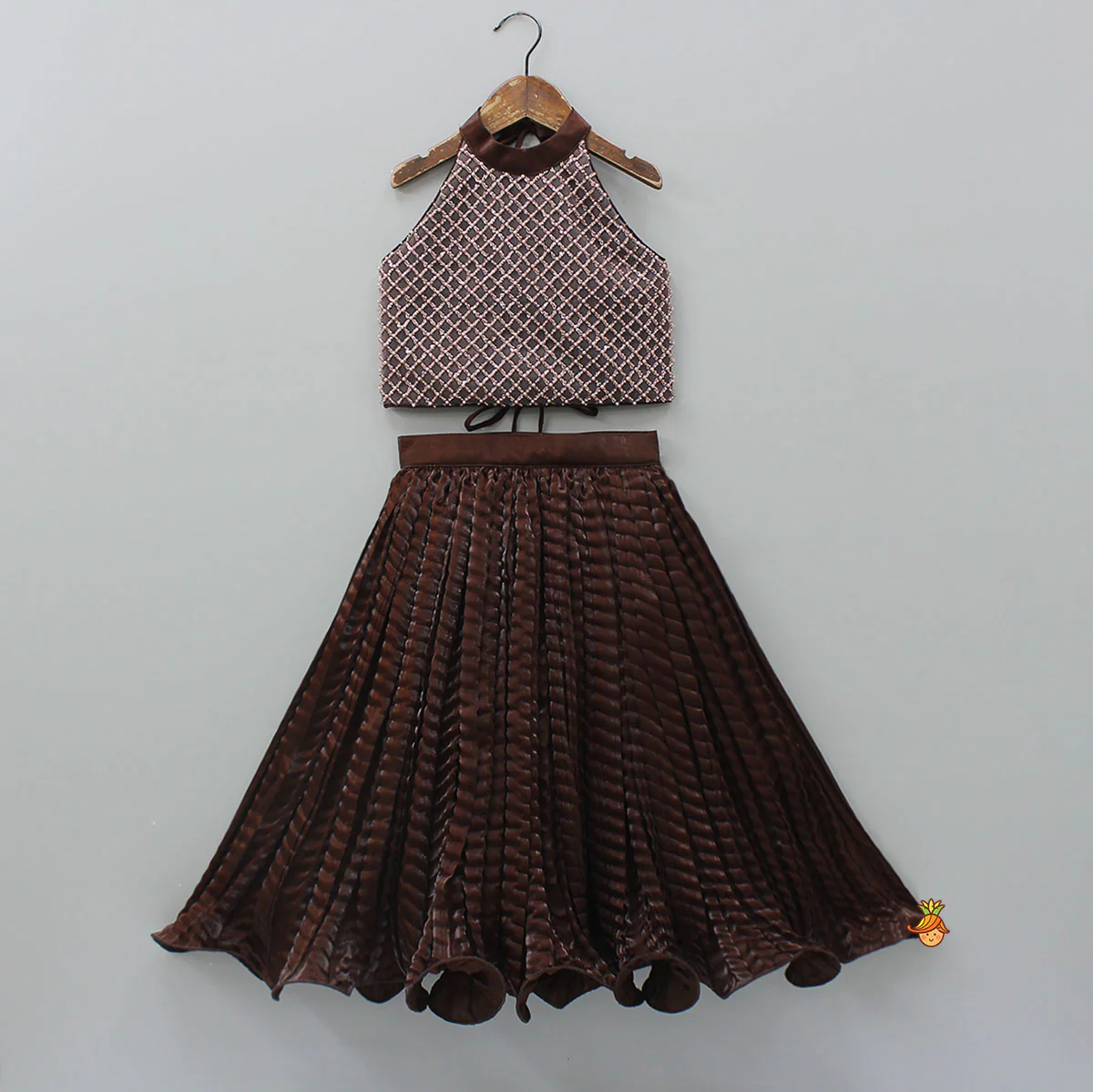 Gorgeous Criss-Cross Back Knot Top And Crushed Lehenga