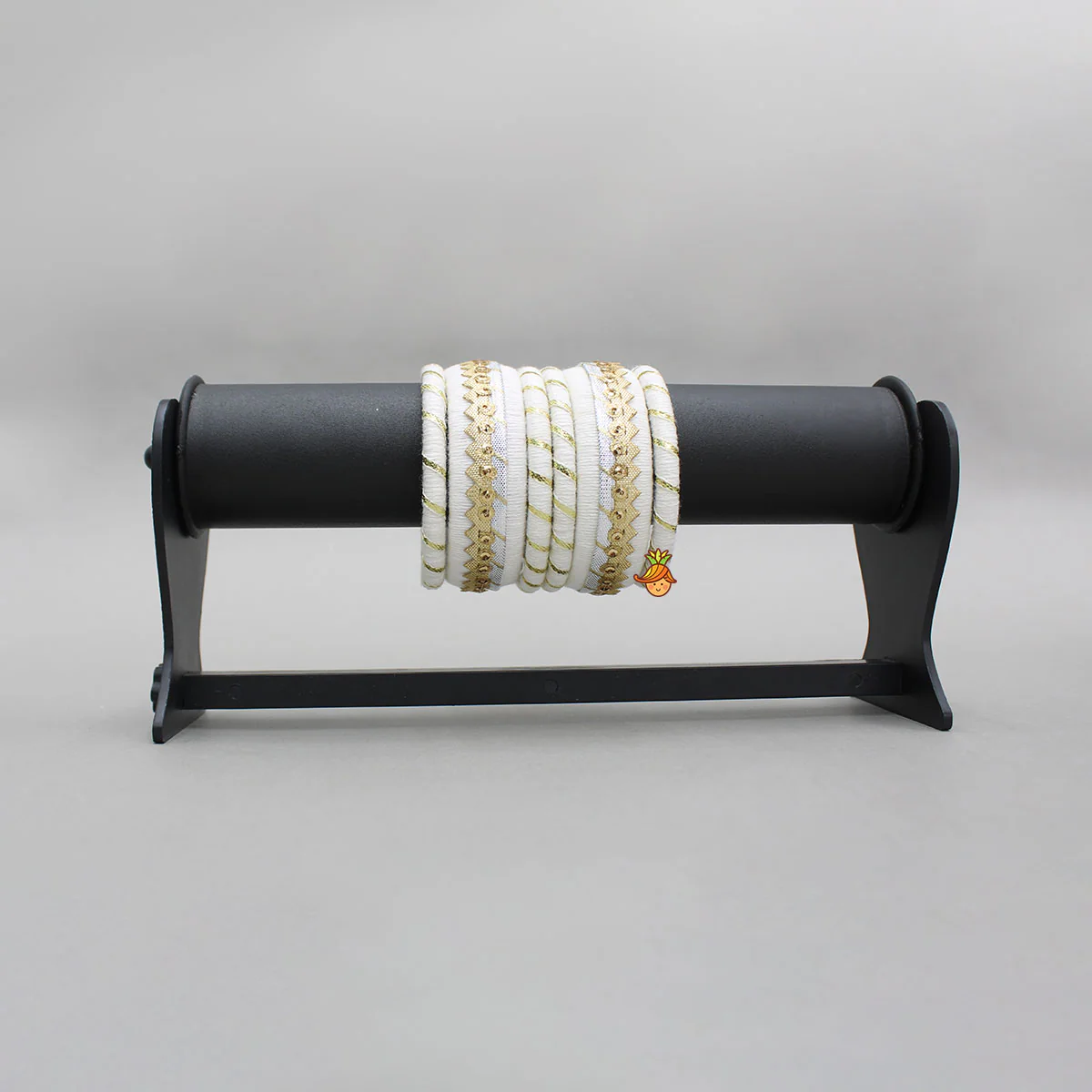 Gota Lace-Embellished Off White Thread Bangles - Image 4