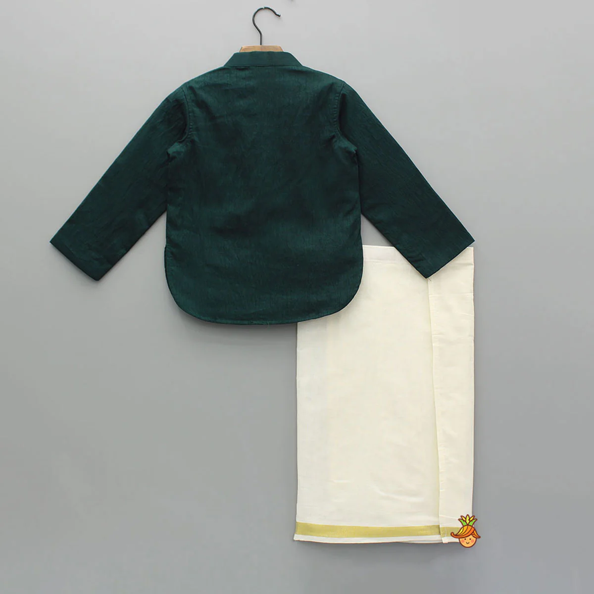Green Kurta With Adjustable Cream Lungi - Image 2