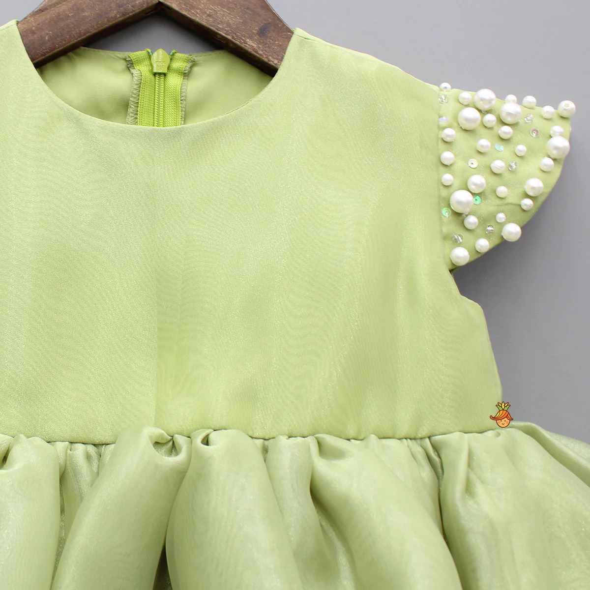 Green Embellished Dress With Detachable Bow - Image 4