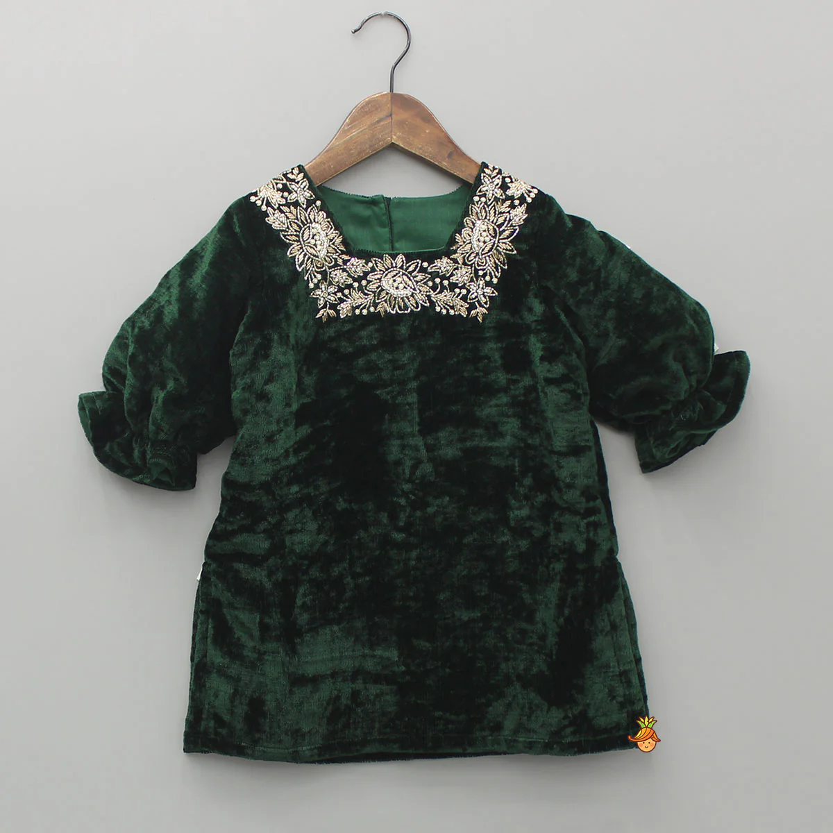 Green Velvet Zardozi Embroidered Kurti And Pant - Image 3