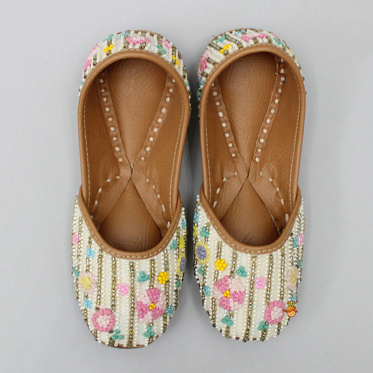 Ivory Beads Floral Jutti - Image 3
