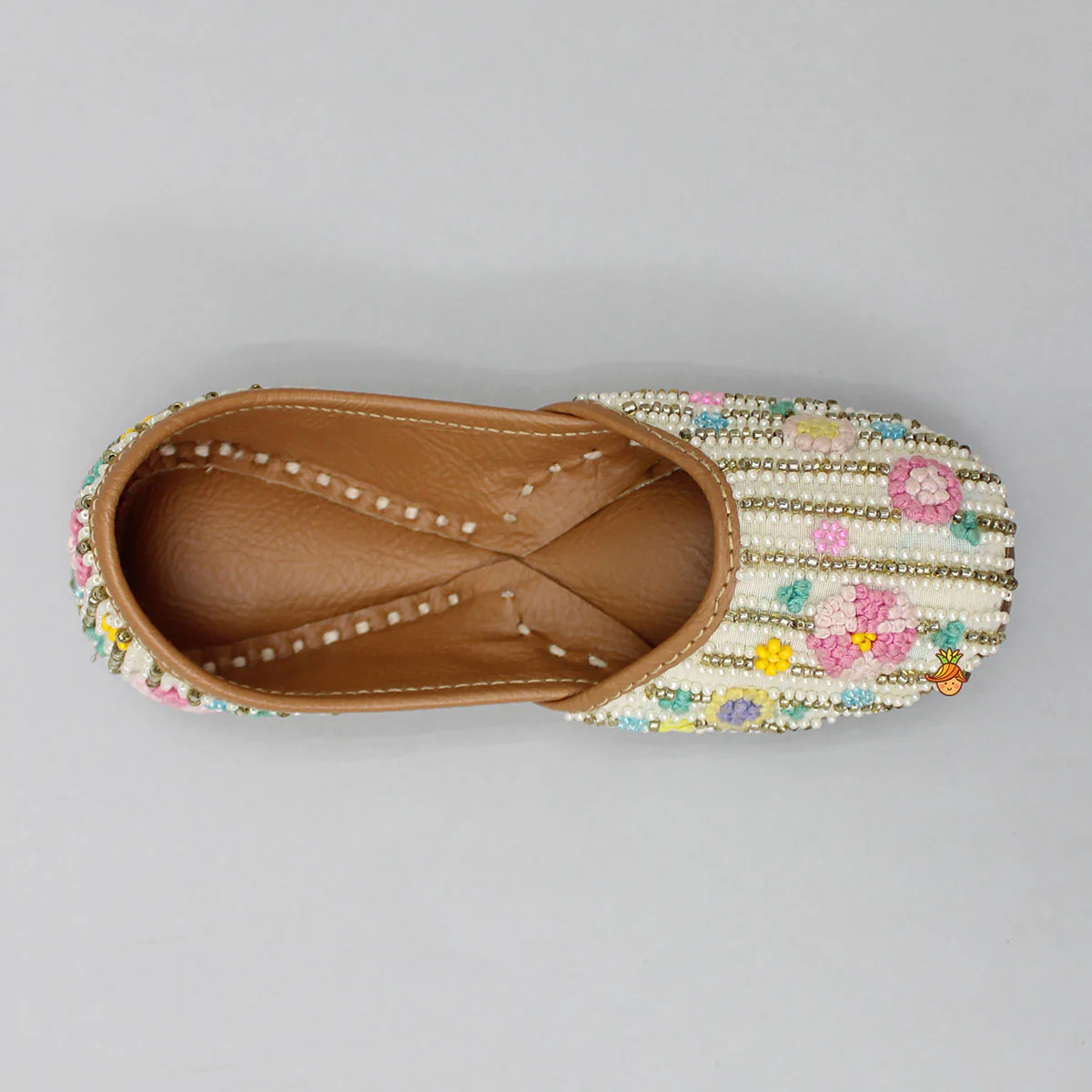 Ivory Beads Floral Jutti - Image 5