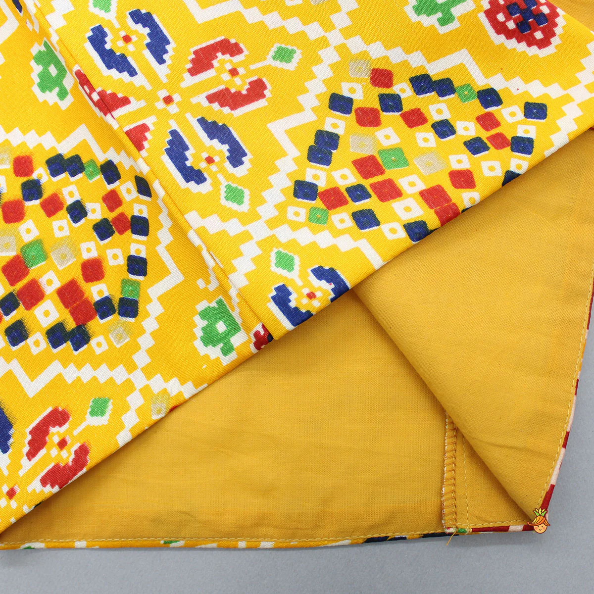 Kurta And Bandhani Printed Jacket With Pyjama - Image 8