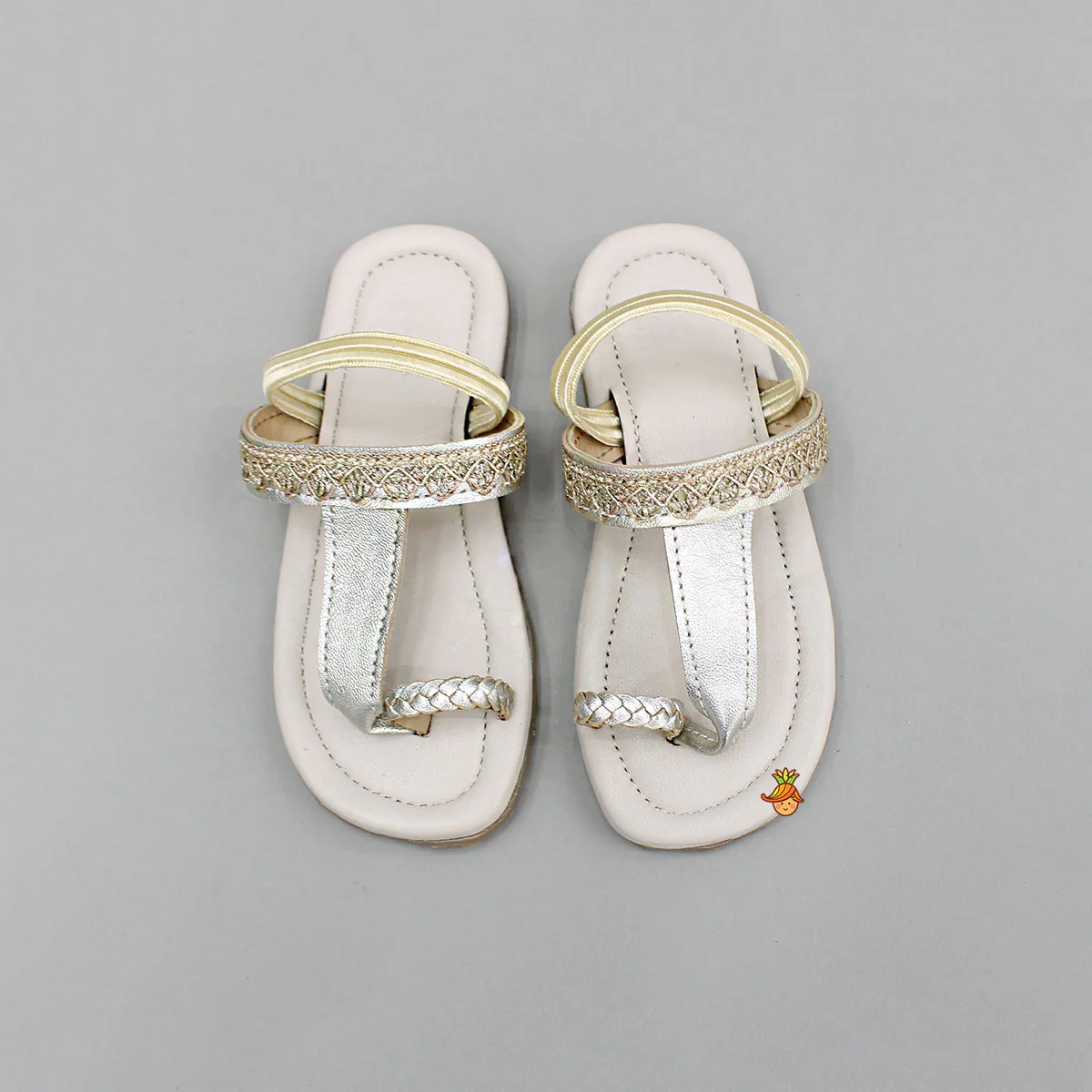 Lace Detailed And Braided Toe Ring Kolhapuri Flats - Image 3