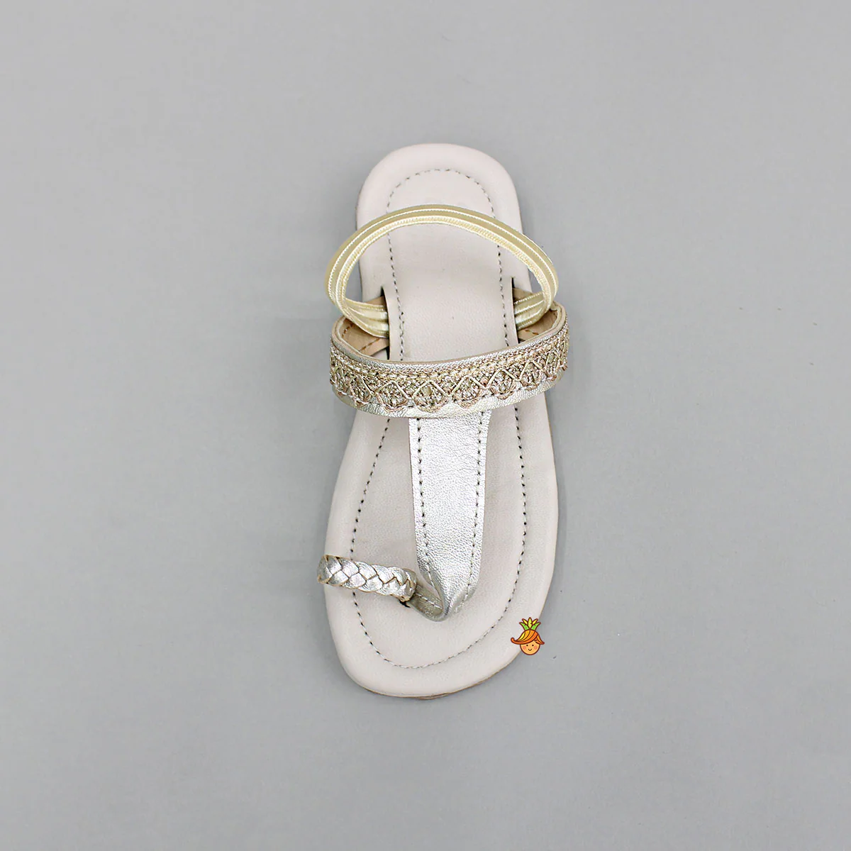 Lace Detailed And Braided Toe Ring Kolhapuri Flats - Image 4