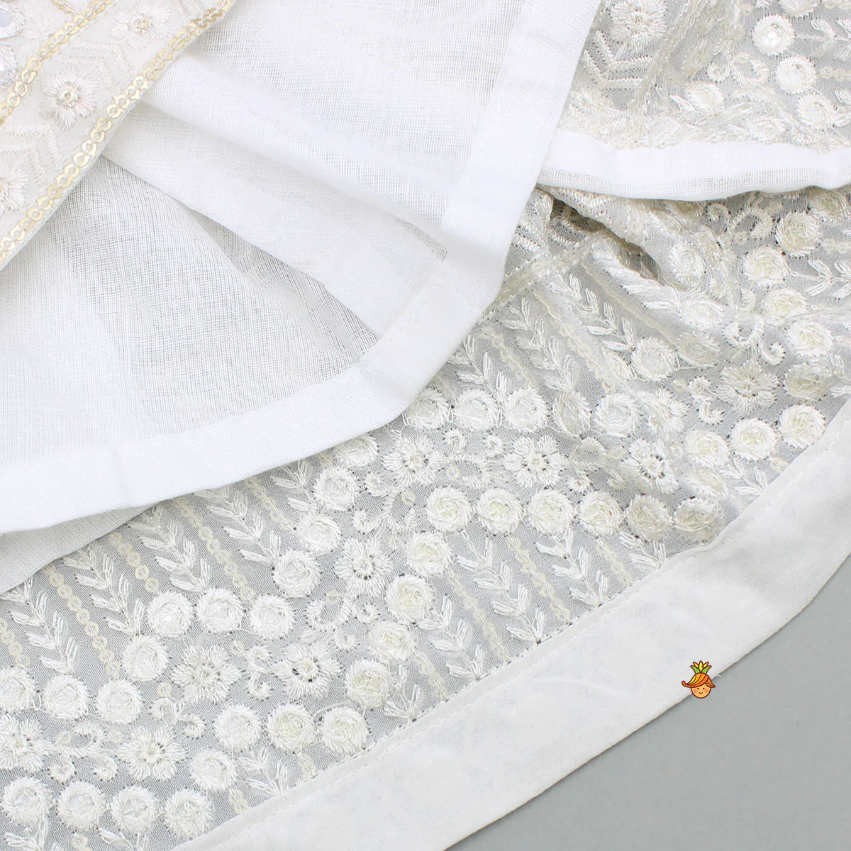 Off White Embroidered And Embellished Kurti - Image 4
