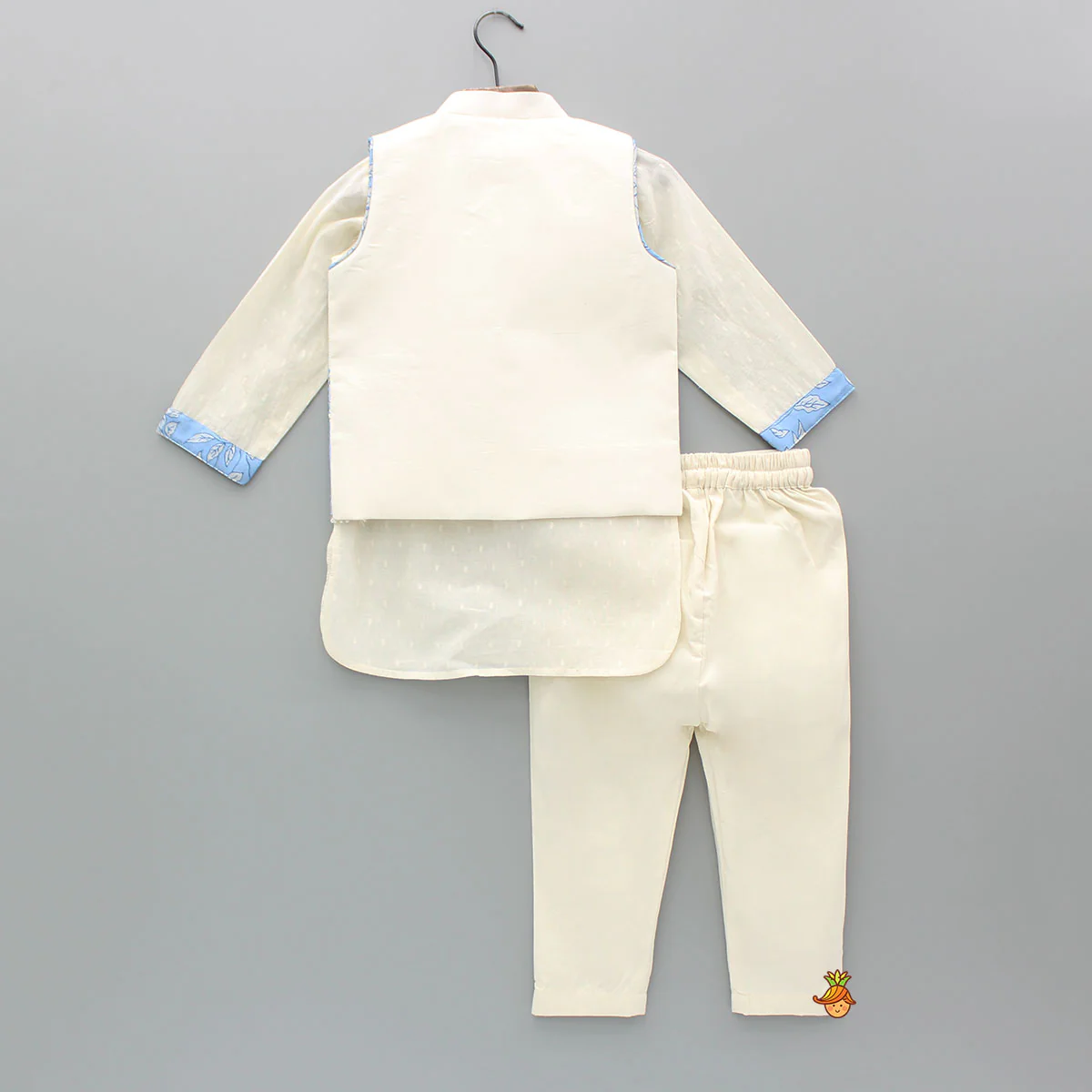 Off White Kurta With Embroidered Stylish Jacket And Pyjama - Image 2