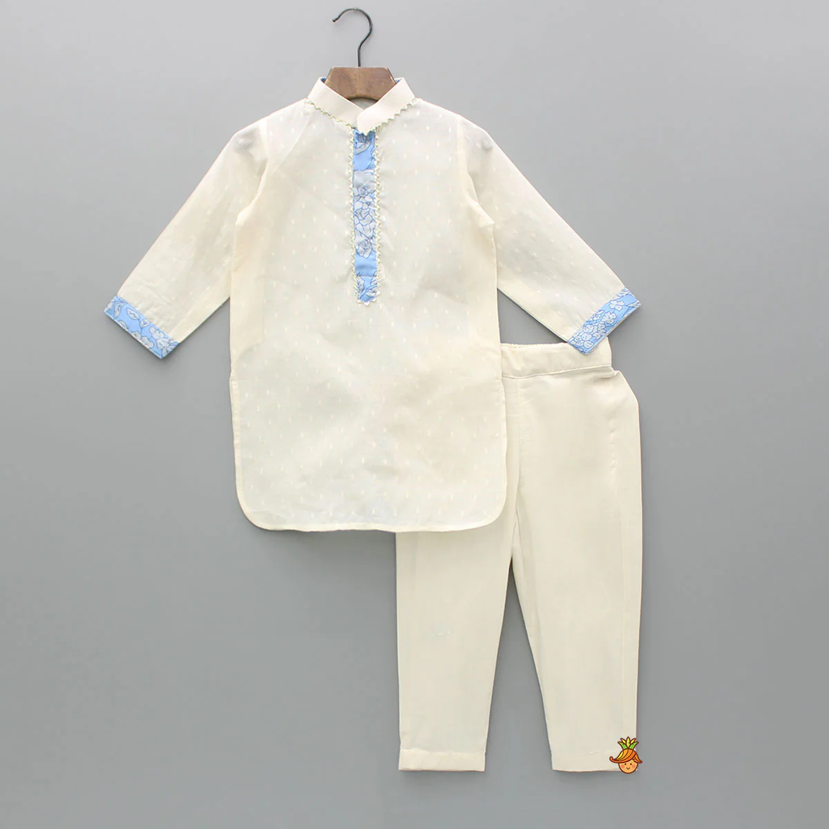 Off White Kurta With Embroidered Stylish Jacket And Pyjama - Image 3