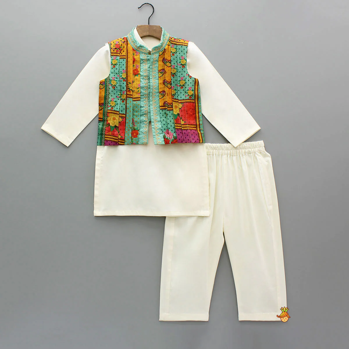 Off White Kurta With Printed Pleated Jacket And Pyjama