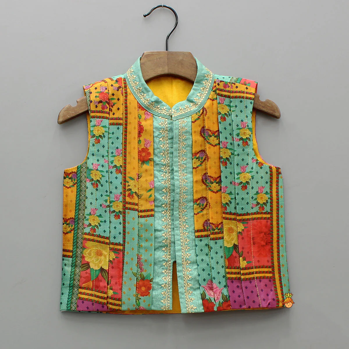 Off White Kurta With Printed Pleated Jacket And Pyjama - Image 6