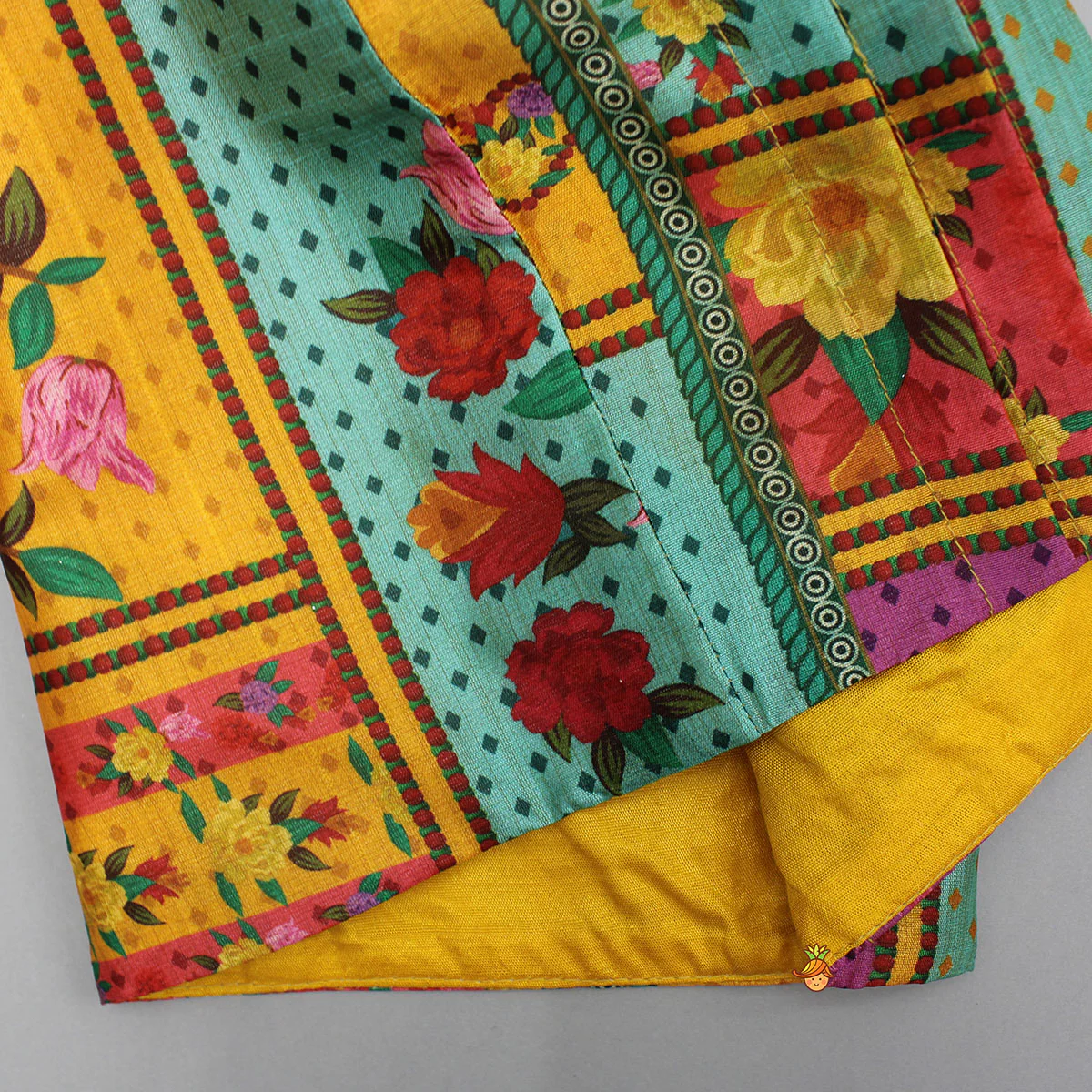 Off White Kurta With Printed Pleated Jacket And Pyjama - Image 8