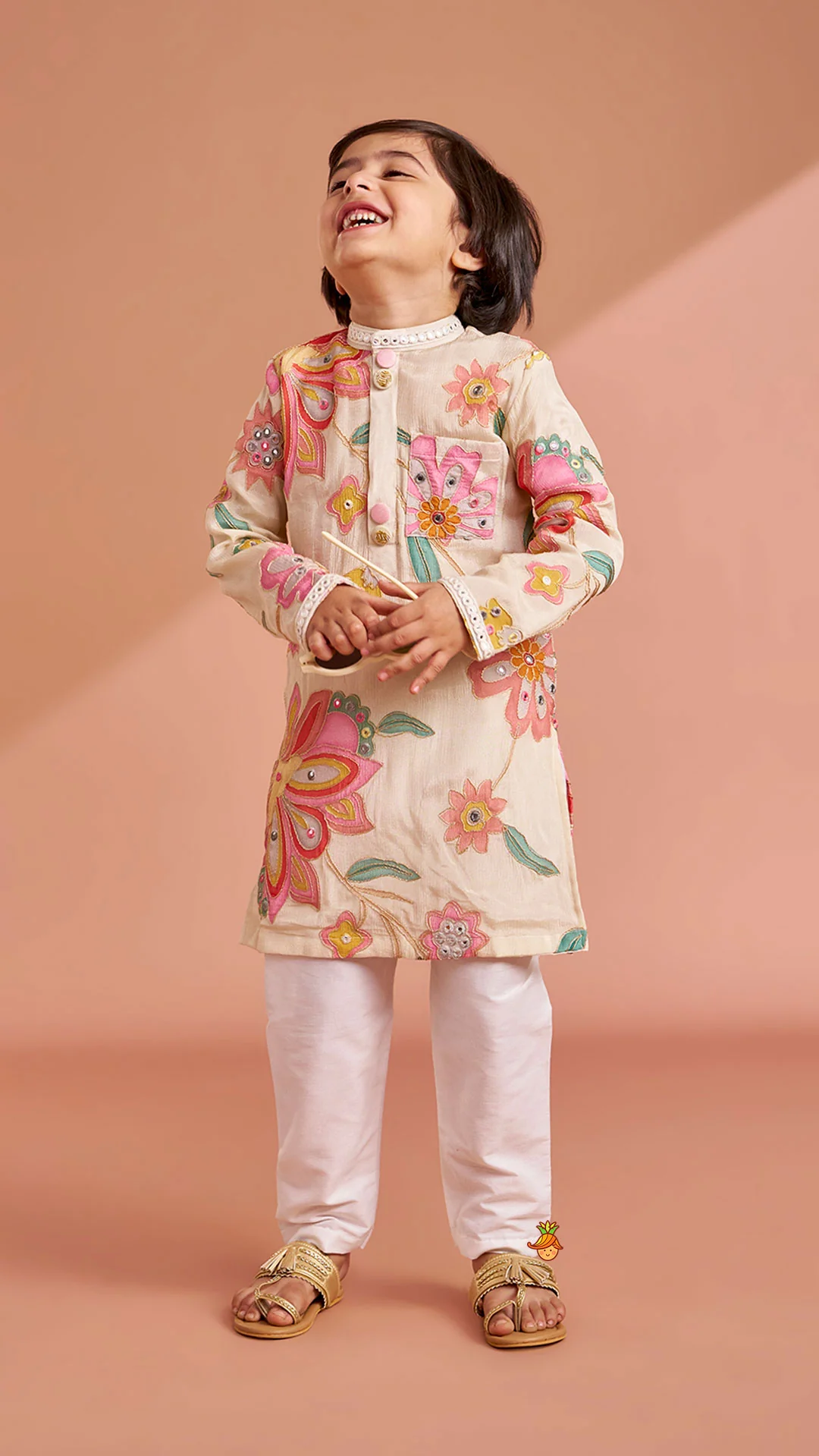 Off White Stylish Floral Kurta With White Pyjama - Image 4