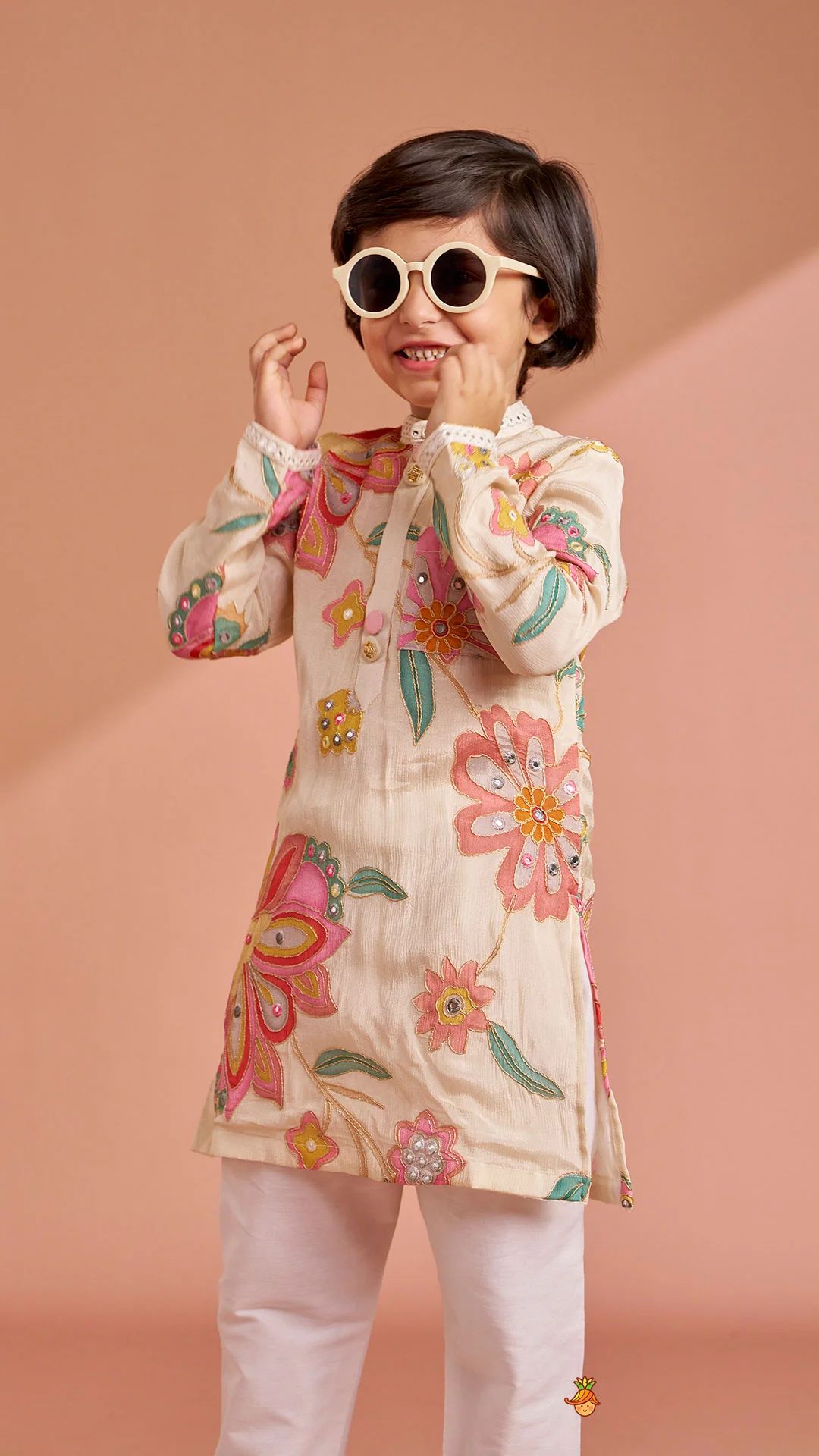 Off White Stylish Floral Kurta With White Pyjama - Image 5