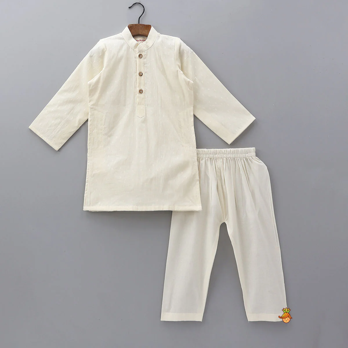 Pocket Detail Ethnic Kurta With Contrasting Jacket And Pyjama - Image 3