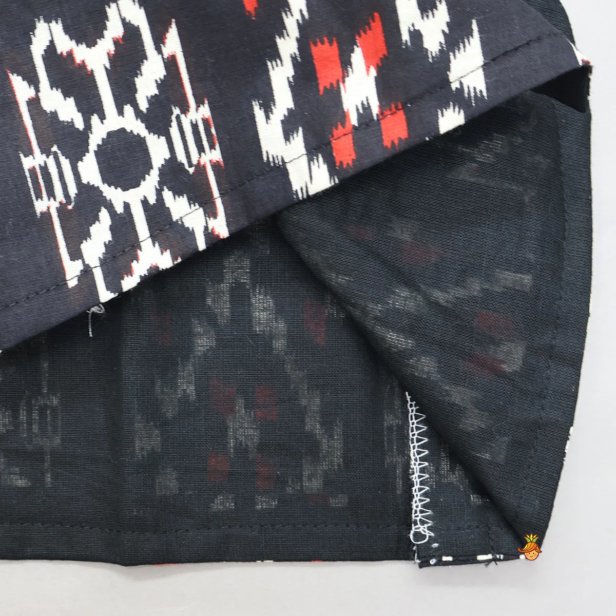 Pocket Detail Ethnic Kurta With Contrasting Jacket And Pyjama - Image 8