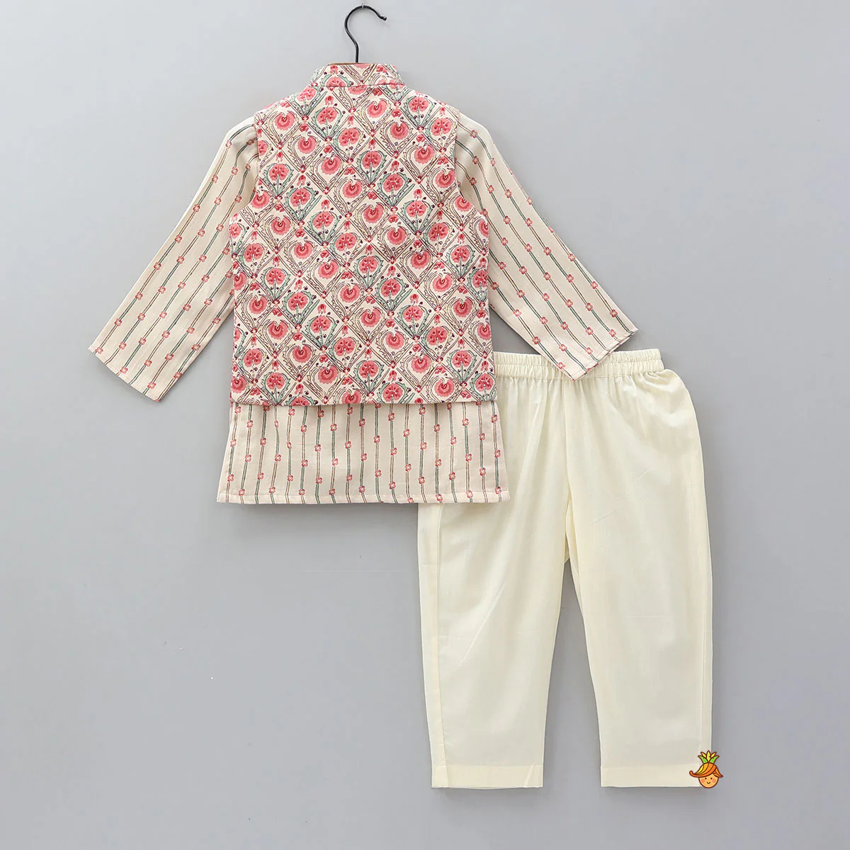 Pocket Detail Kurta With Printed Jacket And Pyjama - Image 2