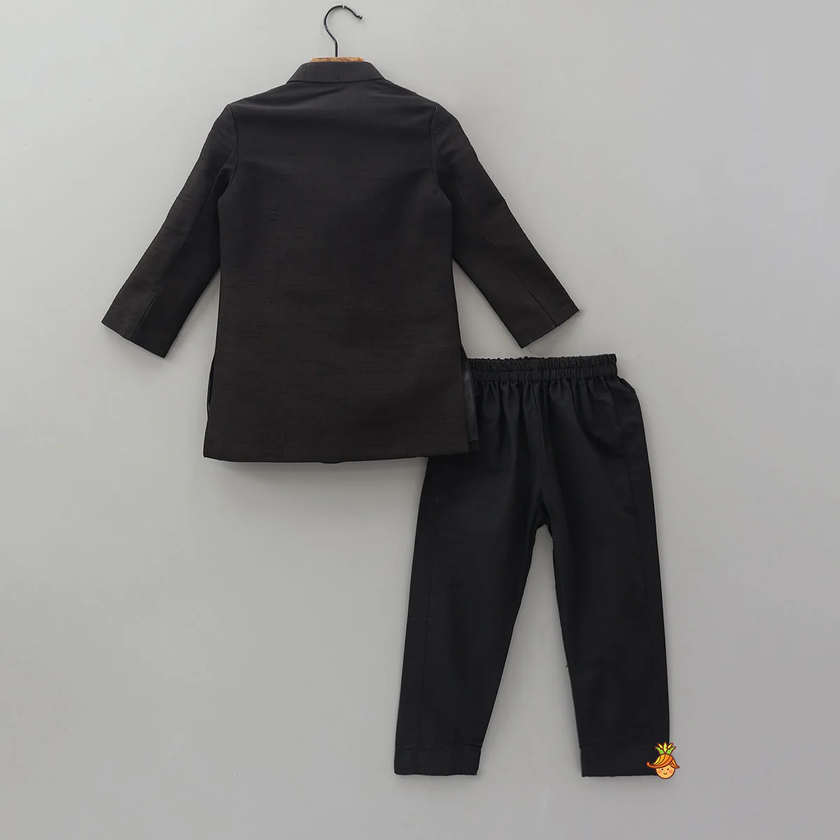 Pocket Detail Sherwani And Pyjama - Image 2