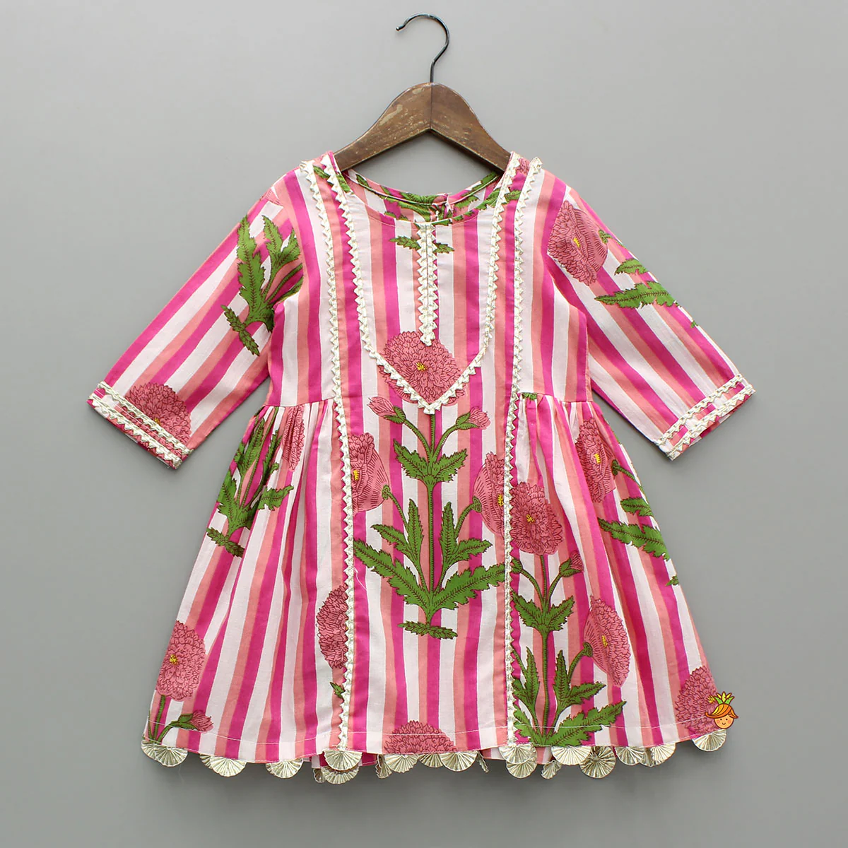 Printed Gota Lace Detailed Kurti And Pant - Image 3