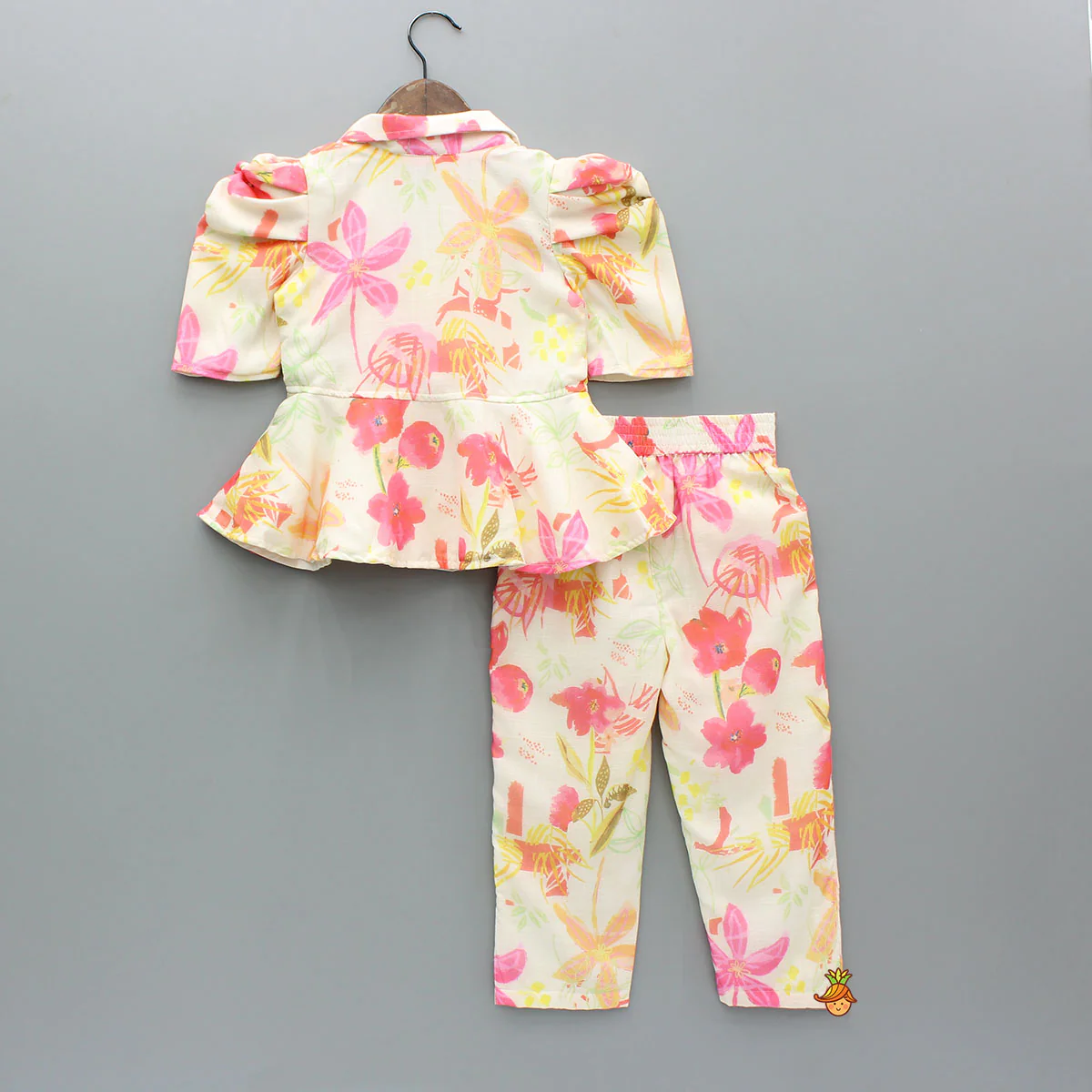 Puff Sleeves Printed Top And Dual Pocket Detail Pant - Image 2